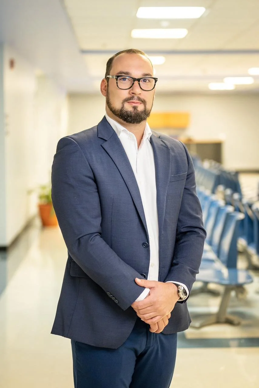 Dr. Alfredo Gómez Castro, especialista en cirugía y medicina ortopédica, traumatología y medicina deportiva en Alajuela Costa Rica.