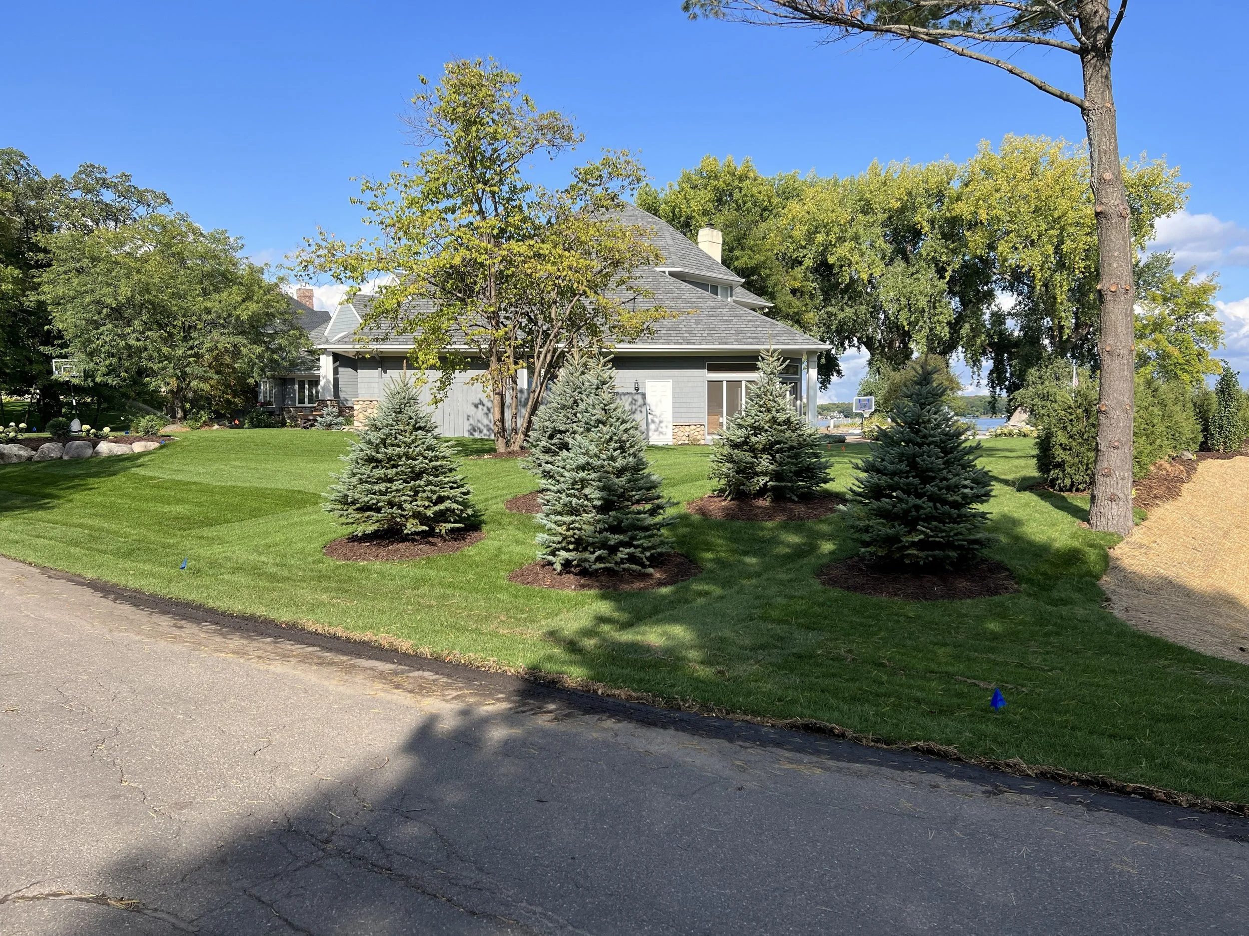 Sod, Seeding, Decorative Rock & Mulching