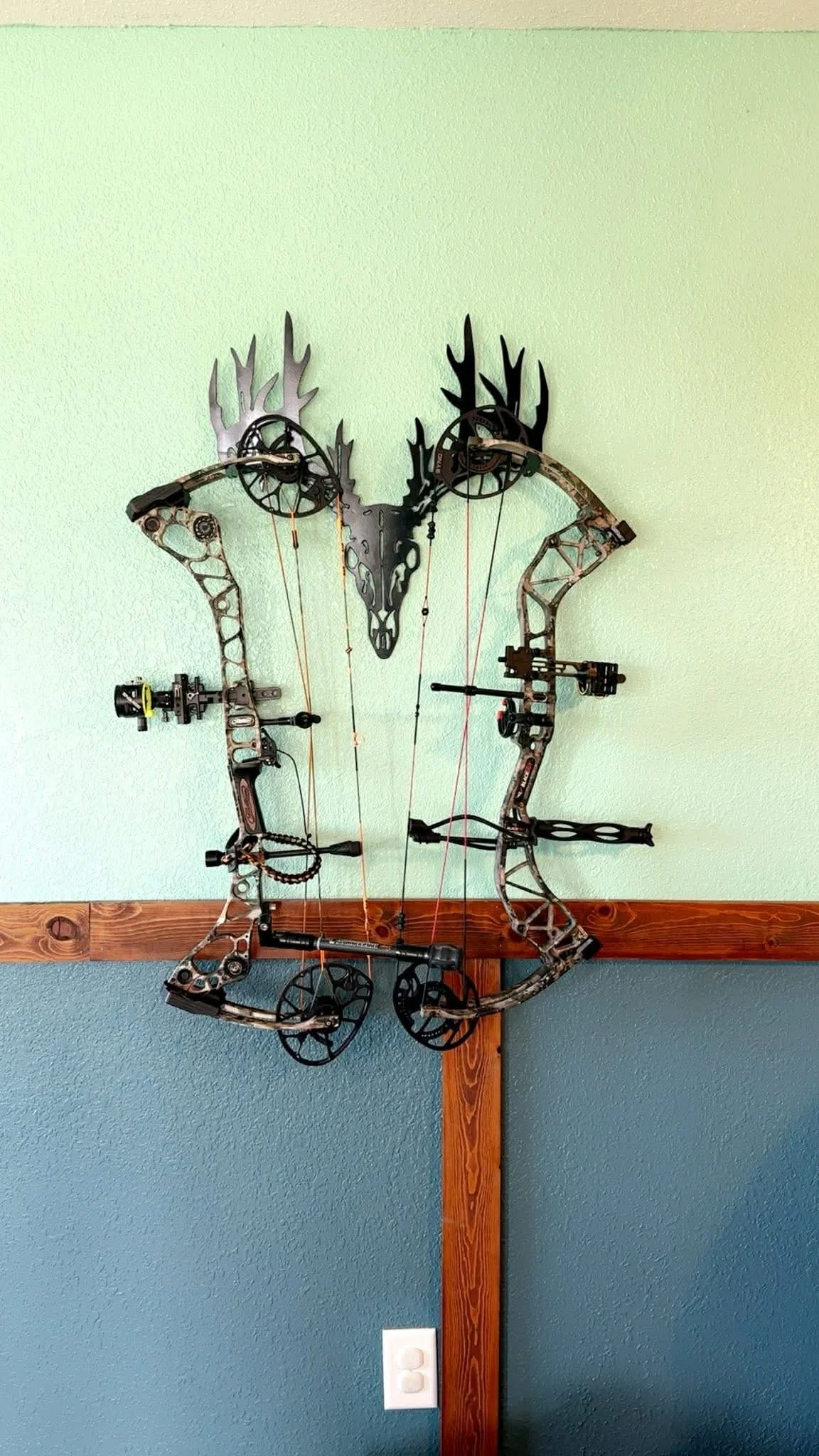 Skull Bow Hanger