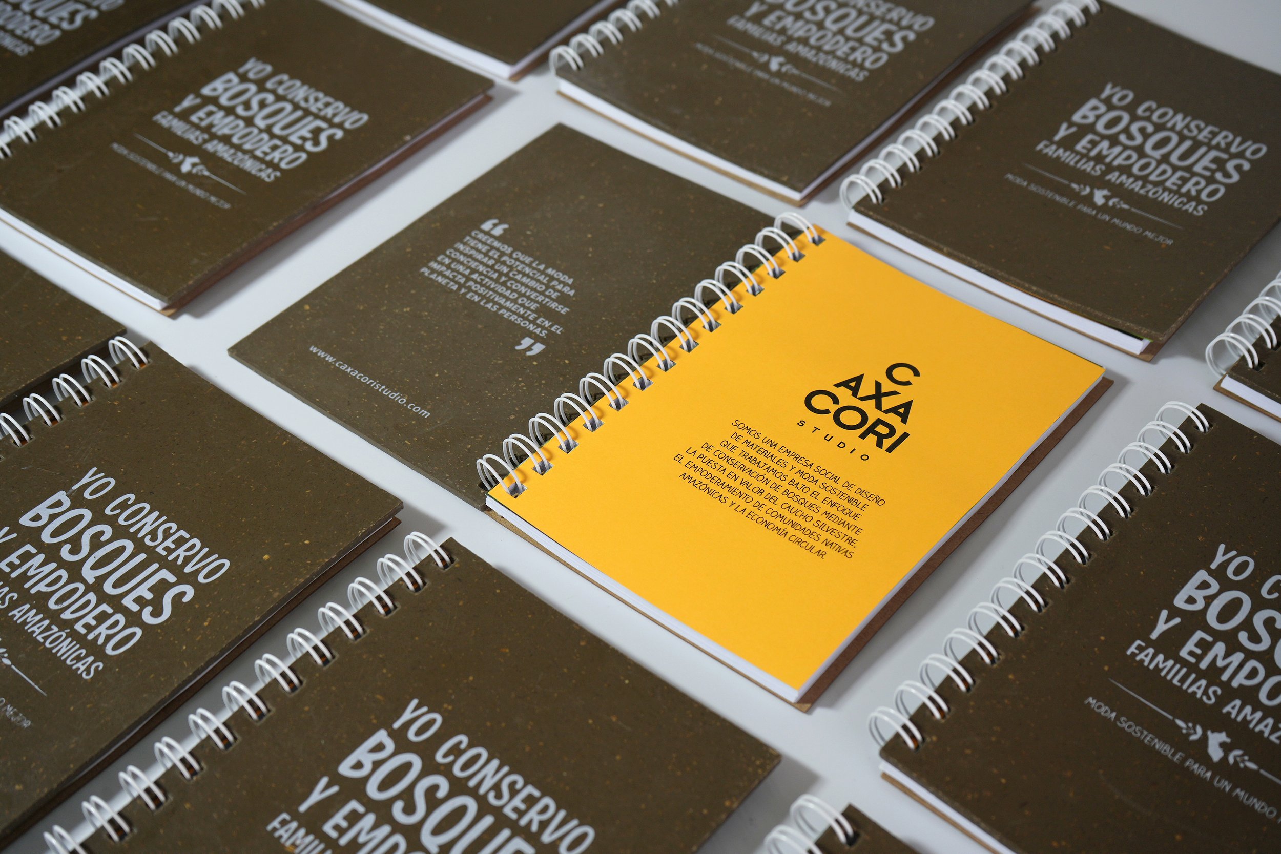 caxacori-studio-merchandising-libreta3.jpg