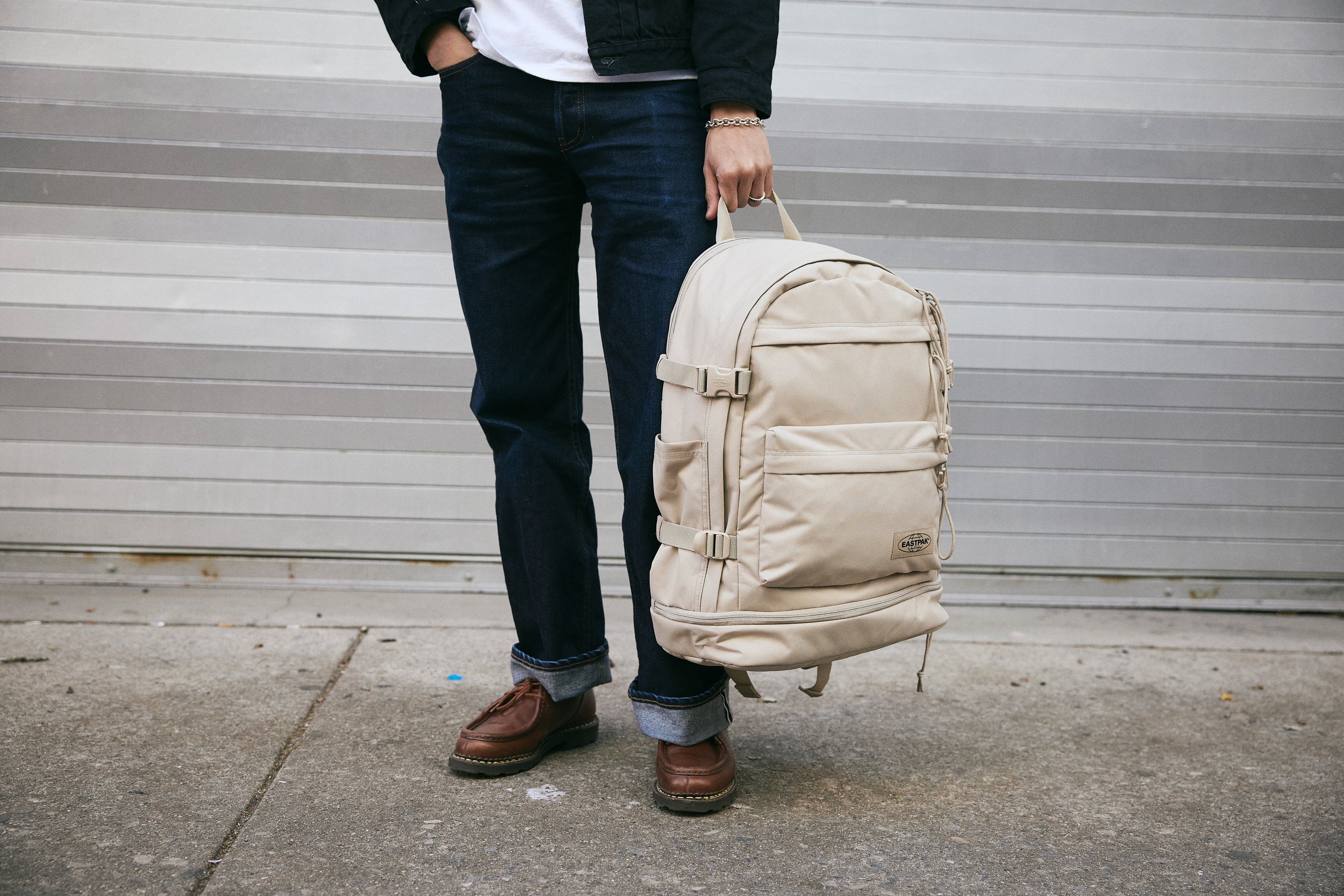 Sp26_Eastpak_EverydayPak'r_MonotoneBeige_2.jpg