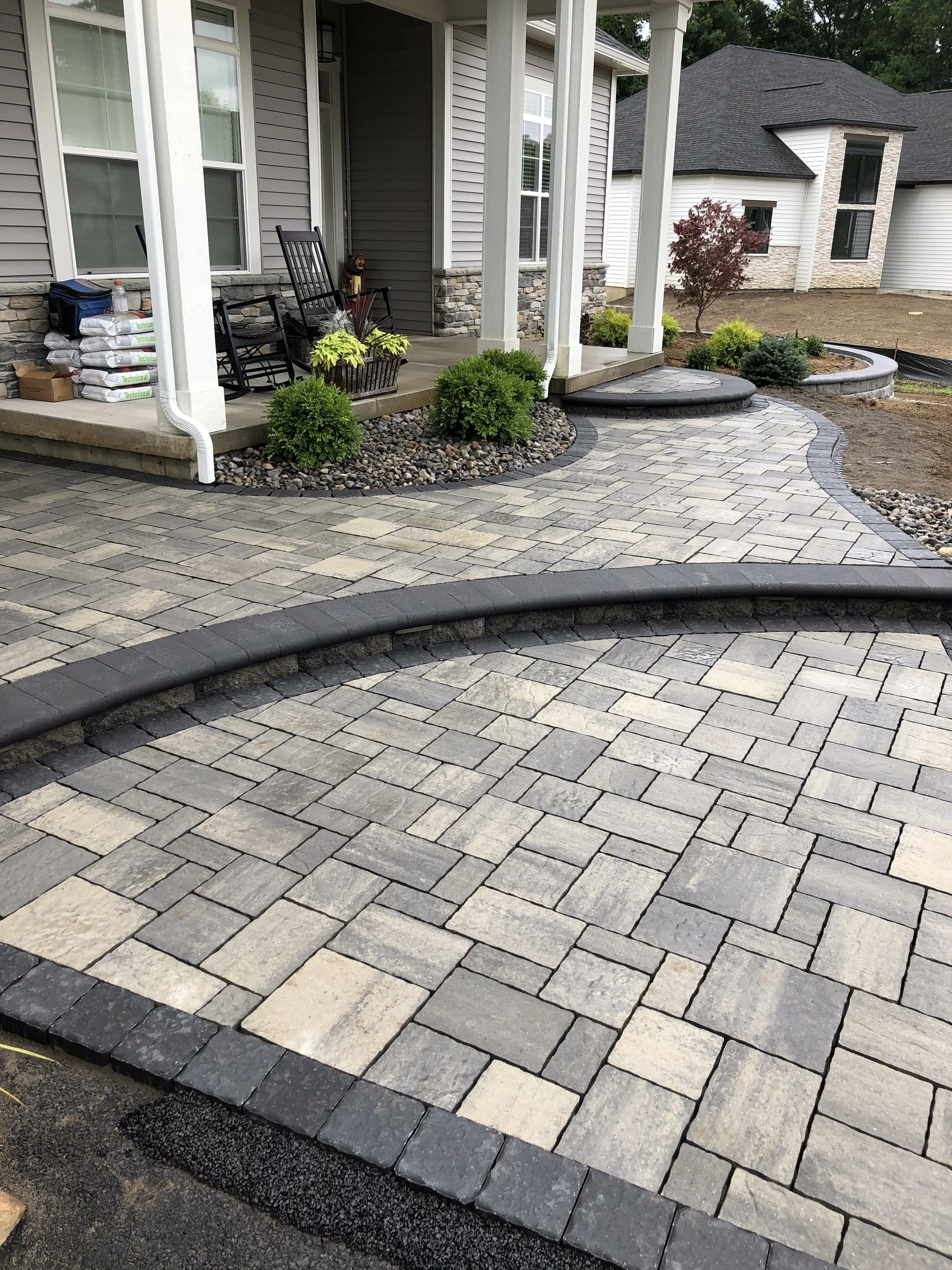 Patio/Gravel beds