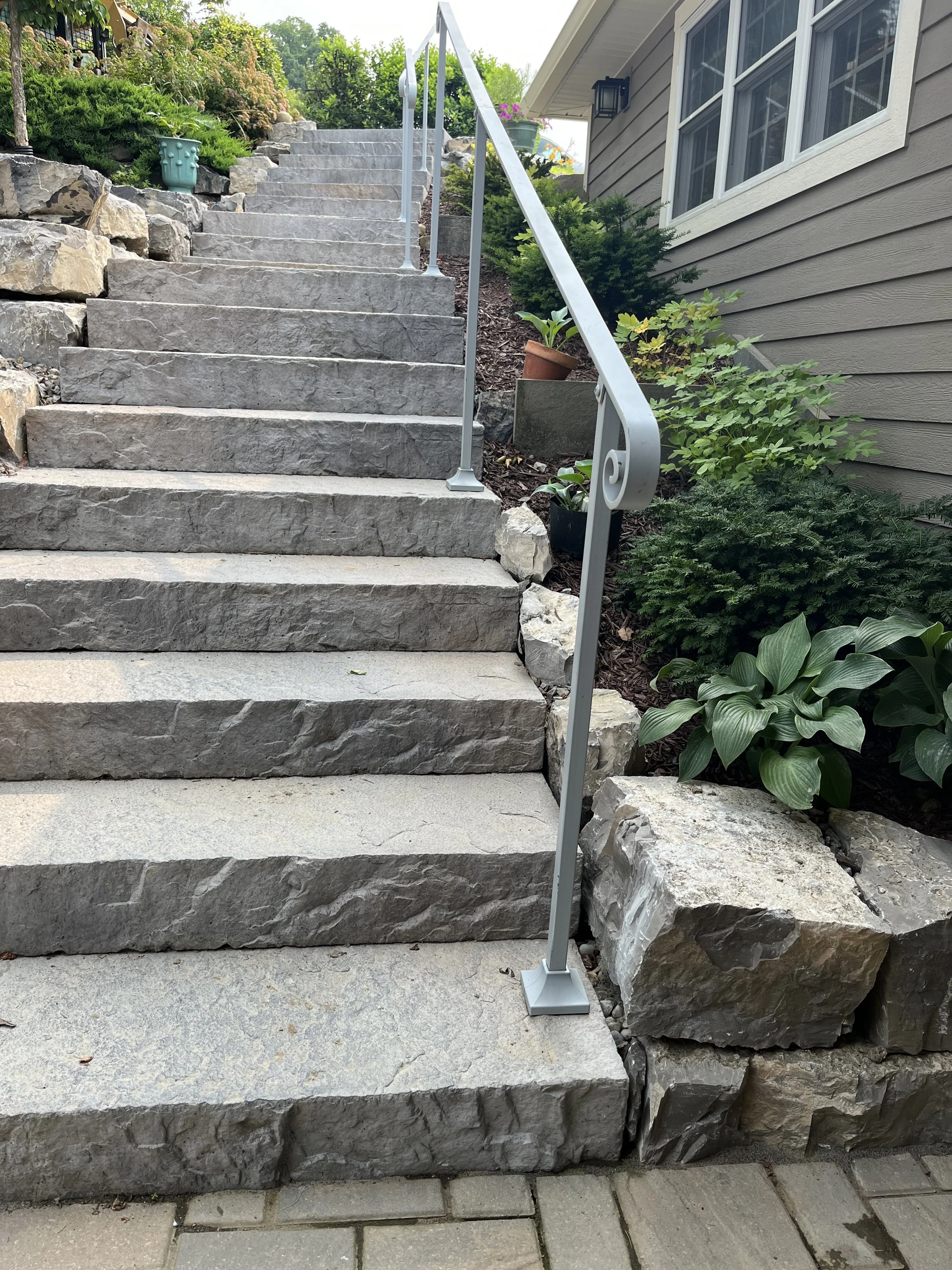 Retaining Wall/Boulder Wall/Stairs/Mulch Landscaping