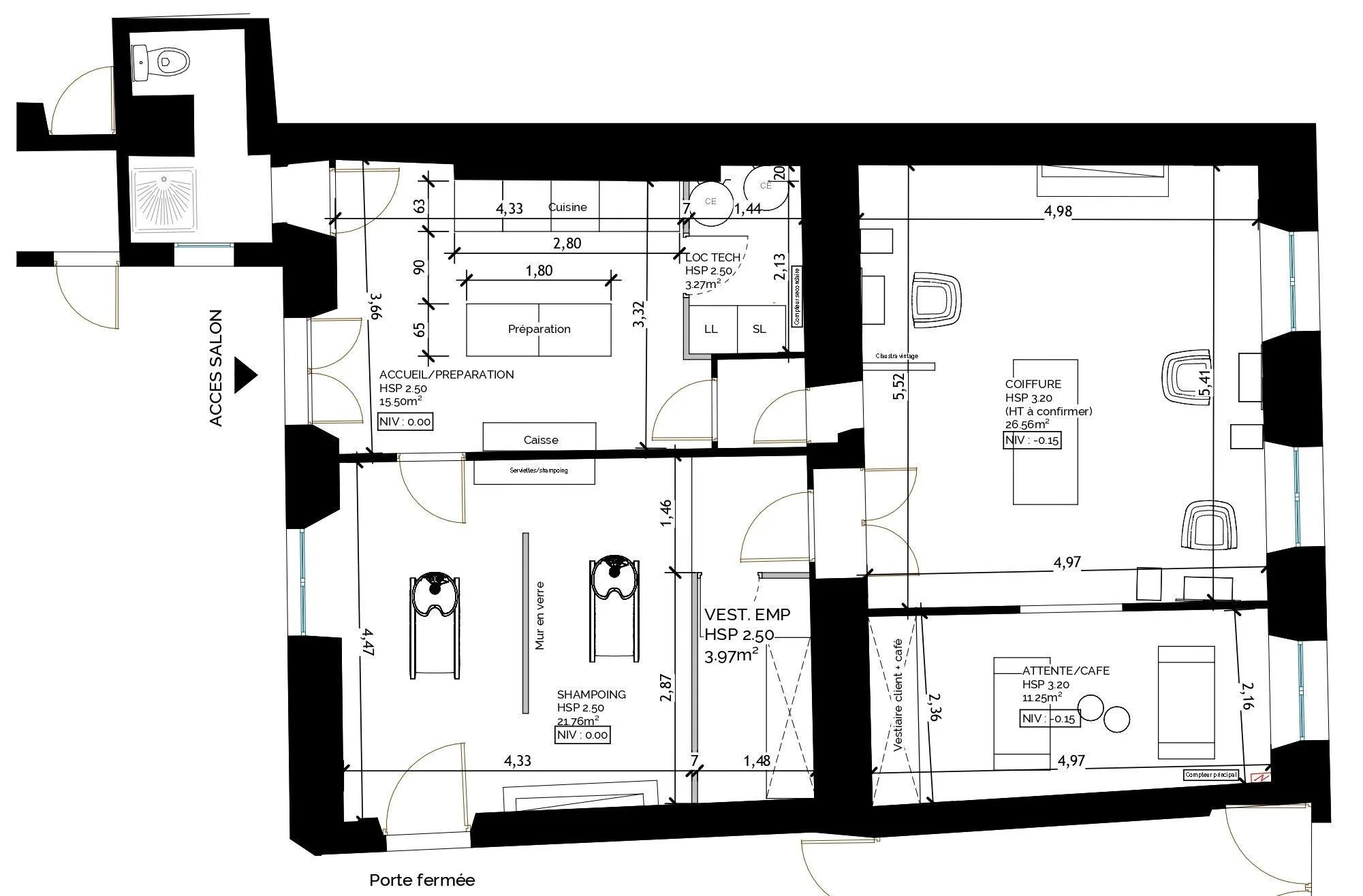 Plan d'architecte d'un salon de coiffure avec différentes zones dédiées à la coupe, à la préparation, au shampooing, et à la réception, comprenant des meubles, des matériaux, et des dimensions indiquées.
