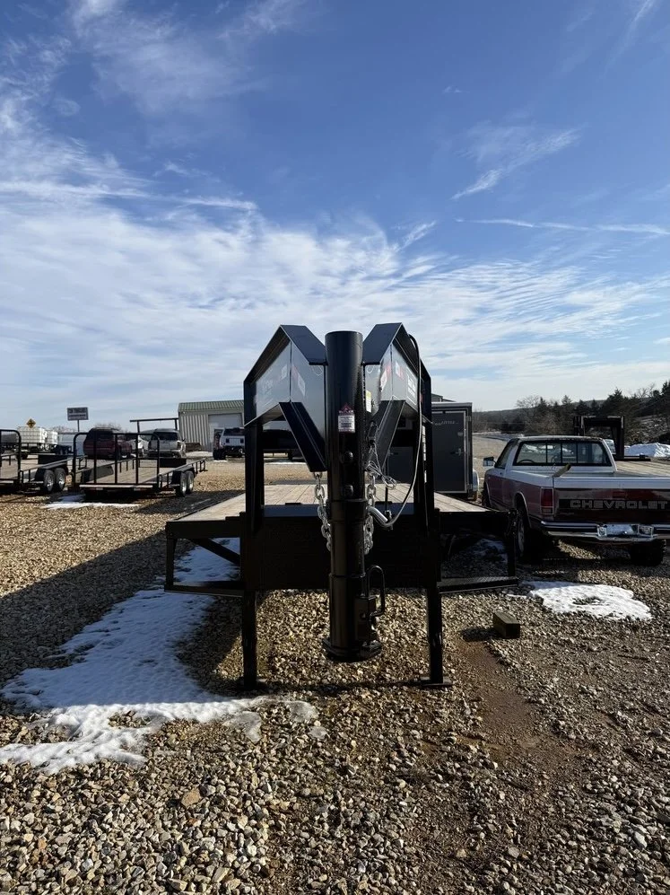 2026 Round House Industries 102x25 Flatbed Gooseneck front.jpeg