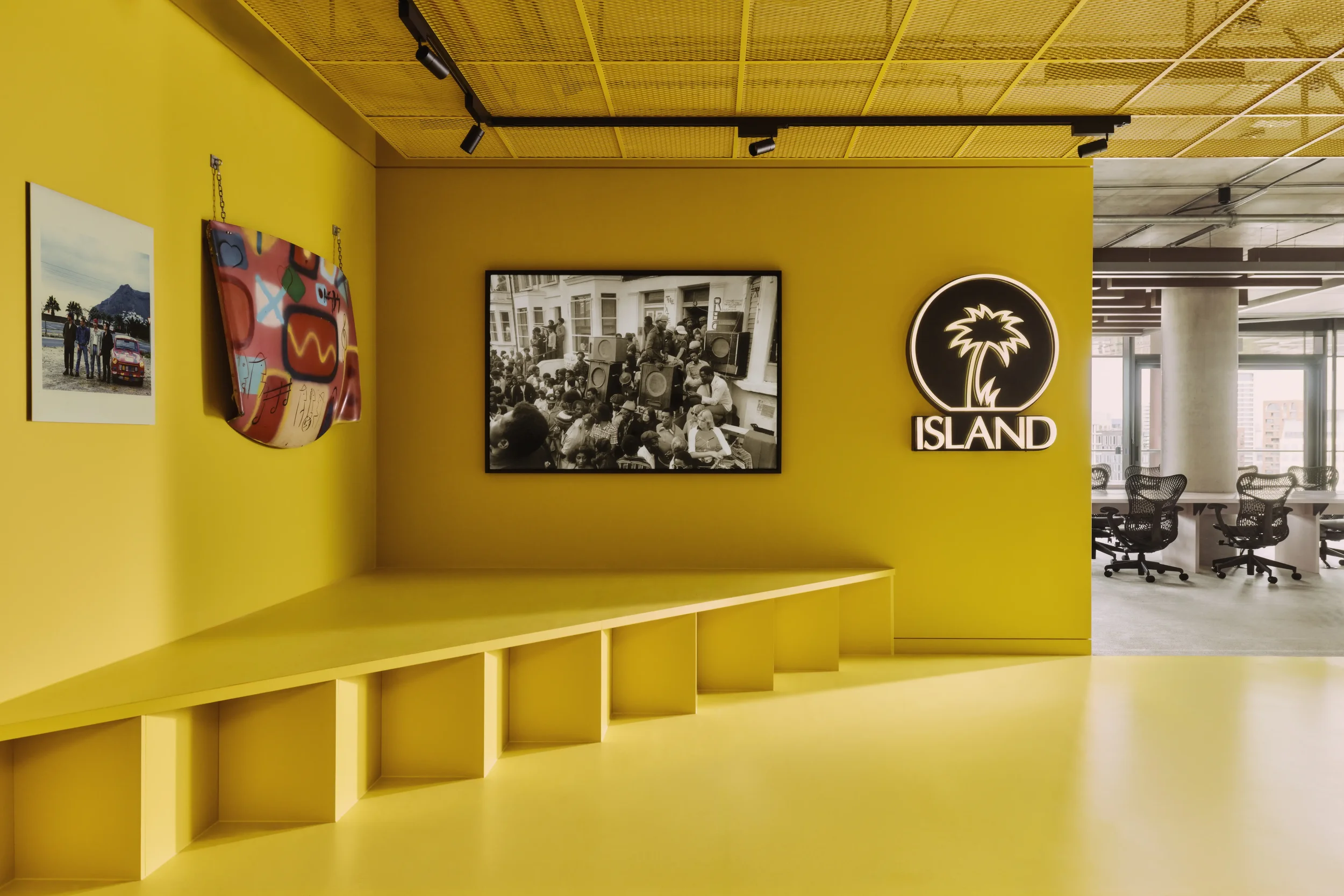 KRL520-EMI-ISLAND-RECORDS-01-0023.webp