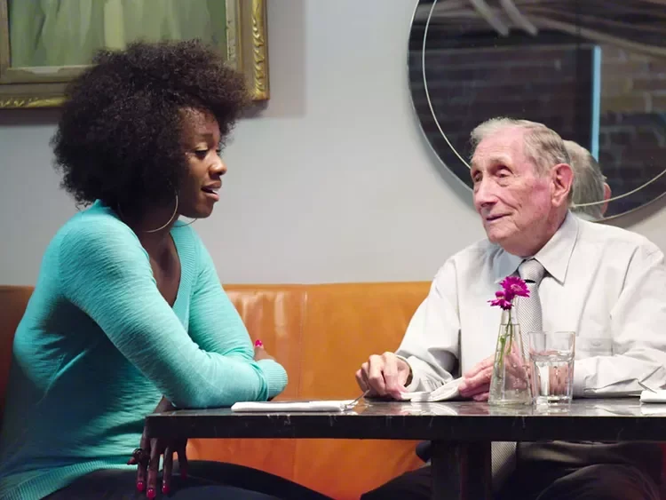 People: An 89-Year-Old Grandfather Gives Tinder a Try (VIDEO)
