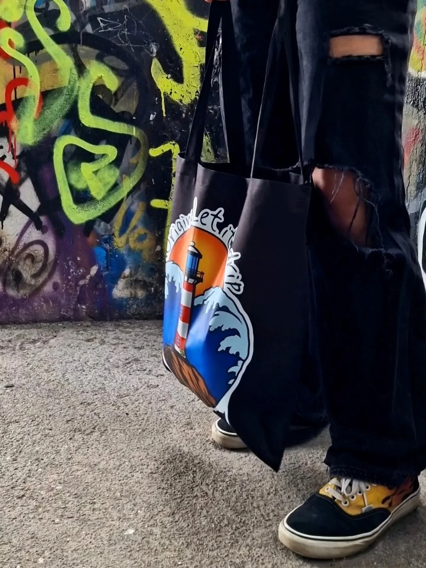 Tsunami-kangaskasseja muutamia j&auml;ljell&auml;! Hae omasi ennen kuin ne loppuvat kokonaan!🔥 Vain 14,95&euro;!