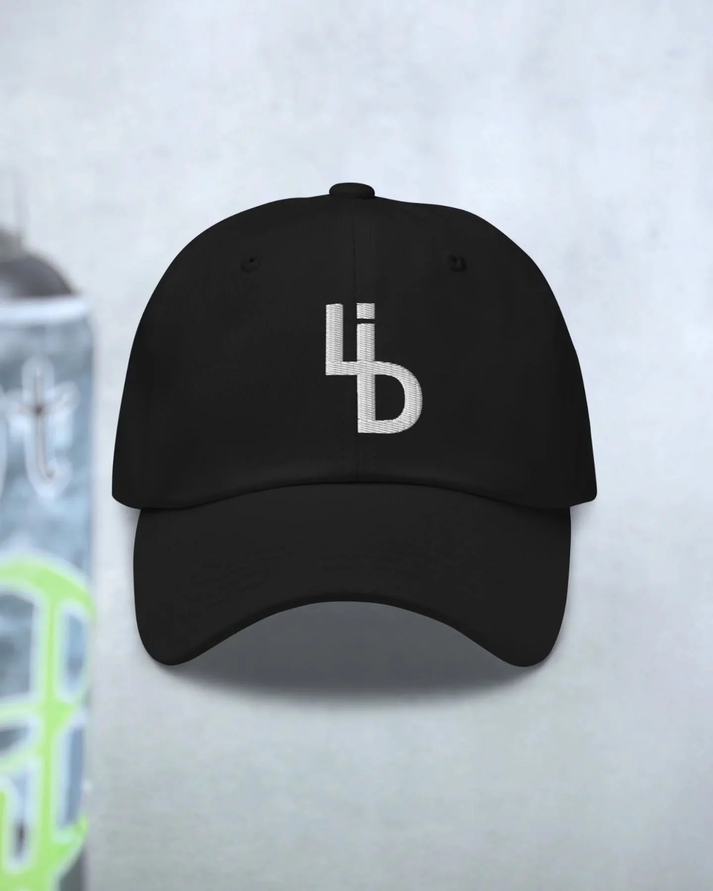 LID Dad cap ▪️ 29,95&euro;

Musta lippis s&auml;&auml;dett&auml;v&auml;ll&auml; hihnalla ja kaarevalla lipalla.