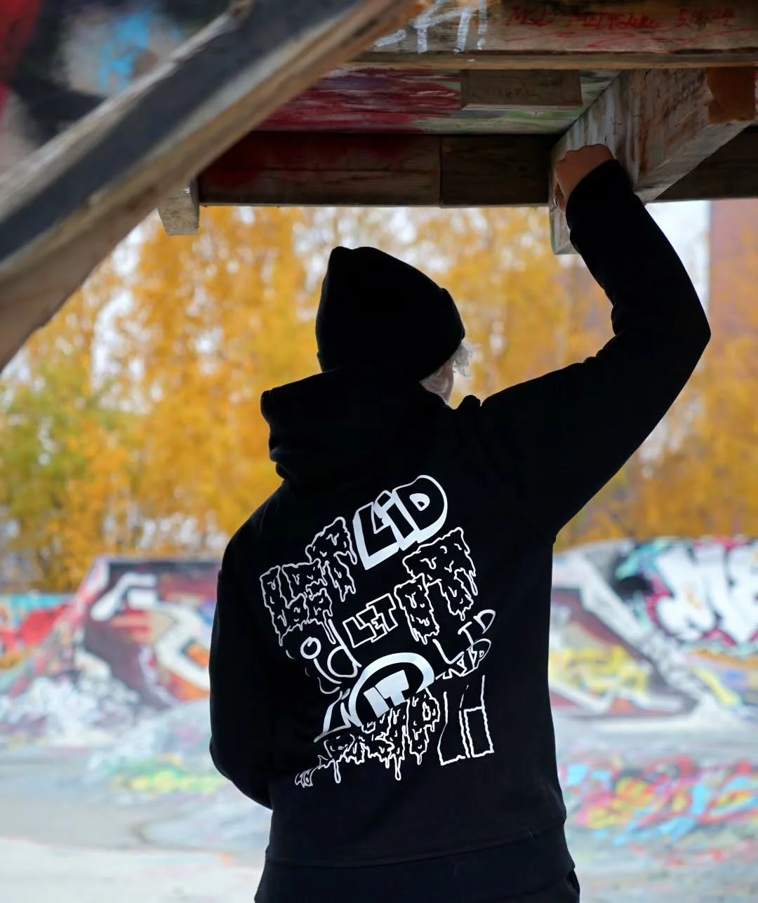 Ota oma BW ThrowUp -huppari haltuun ennen kuin n&auml;m&auml; vied&auml;&auml;n k&auml;sist&auml;! Linkki biossa!

👽 @miumauman
