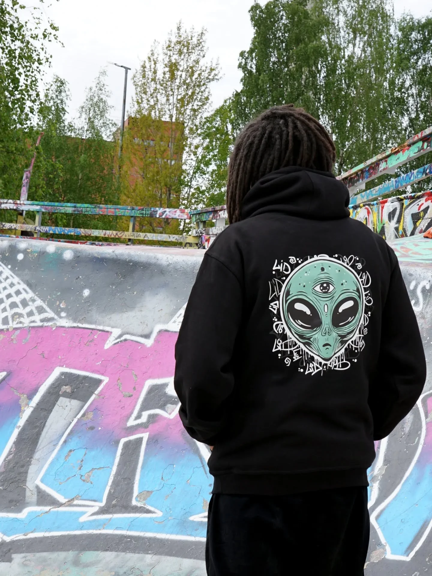 @gabe_vaan tyylin l&ouml;yd&auml;t osoitteesta www.letitdrip.fi👽