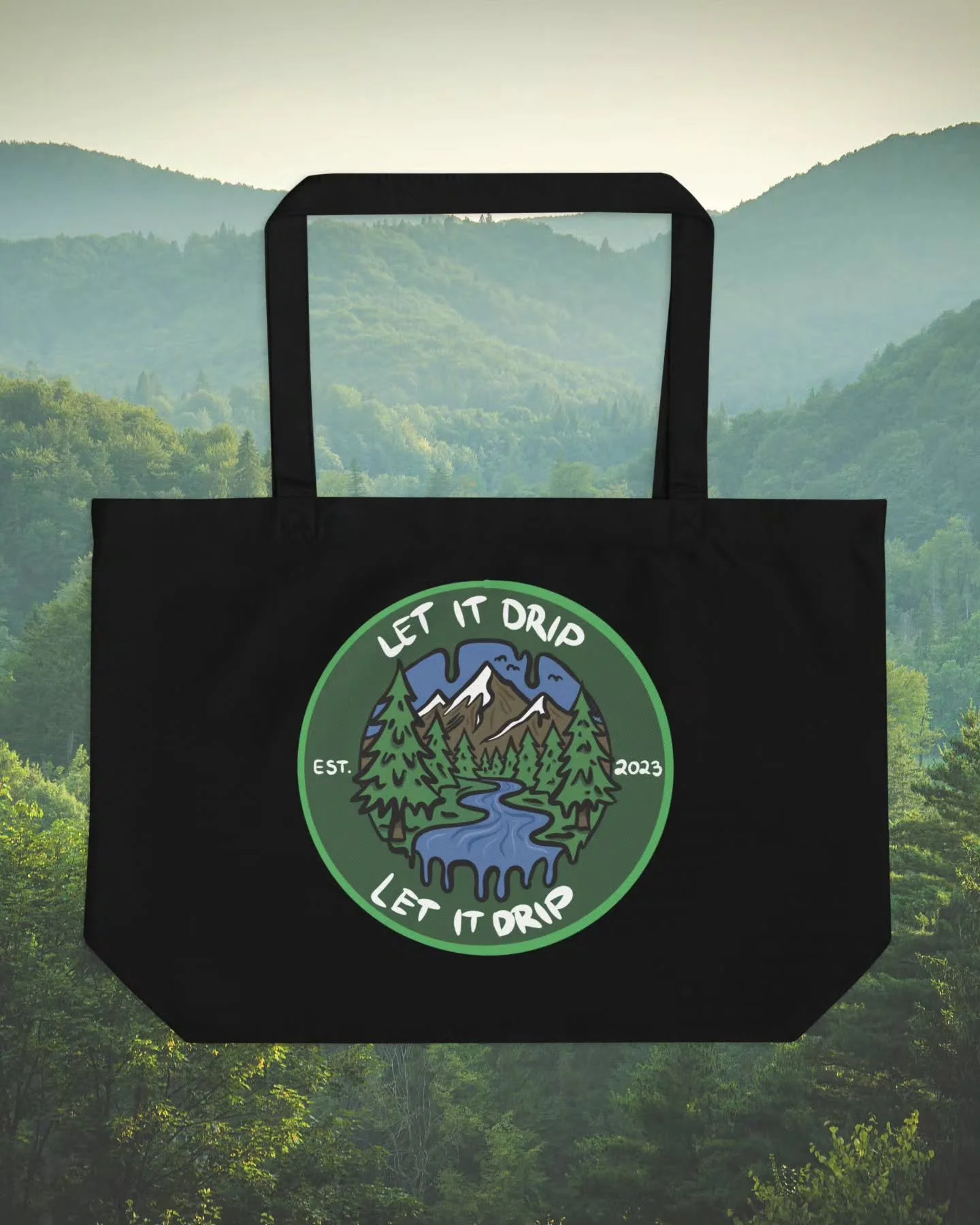Verkkokaupassa paljon uutuuksia! L&ouml;yd&auml;t sielt&auml; muun muassa t&auml;m&auml;n Forest Lake -kangaskassin!🌲

www.letitdrip.fi

Kangaskassin toiselta puolelta l&ouml;ytyy logo.

Uutuutena my&ouml;s Galactic Drip -kangaskassi!🪐

Molemmat ka