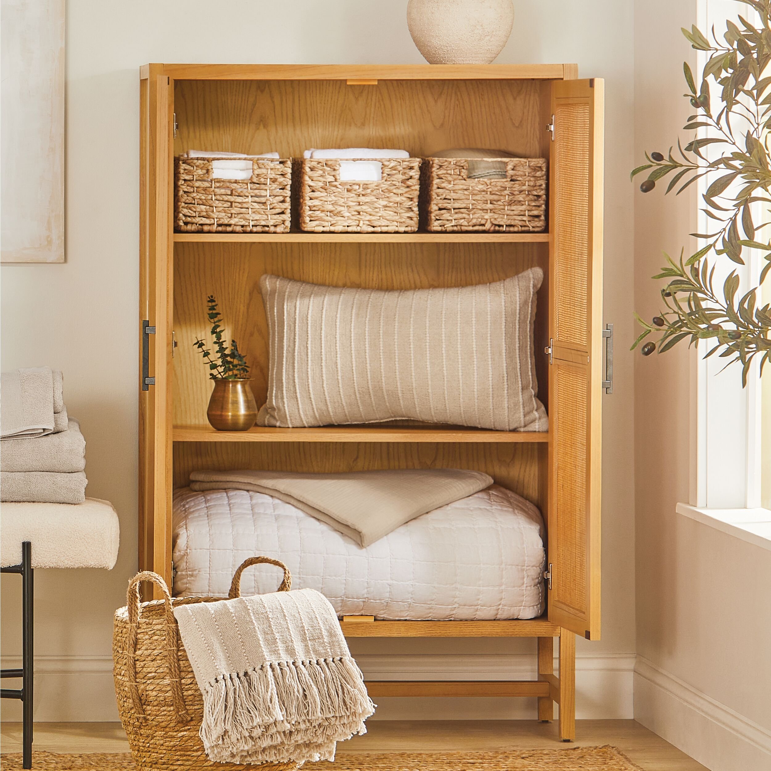 2500_Square_JPG-Armoire - Environment 6.jpg