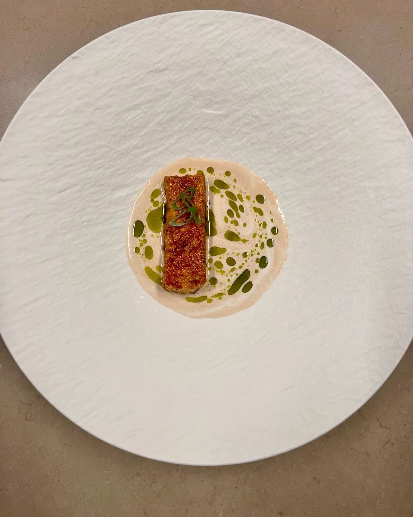 D&icirc;ner ce soir inspir&eacute; par le magnifique hon-mirin achet&eacute; aujourd&rsquo;hui chez @maisonbleuecafe_coworking. La plupart des mirins, qui sont un vin de cuisine japonais, ne sont en r&eacute;alit&eacute; que de l&rsquo;eau sucr&eacut