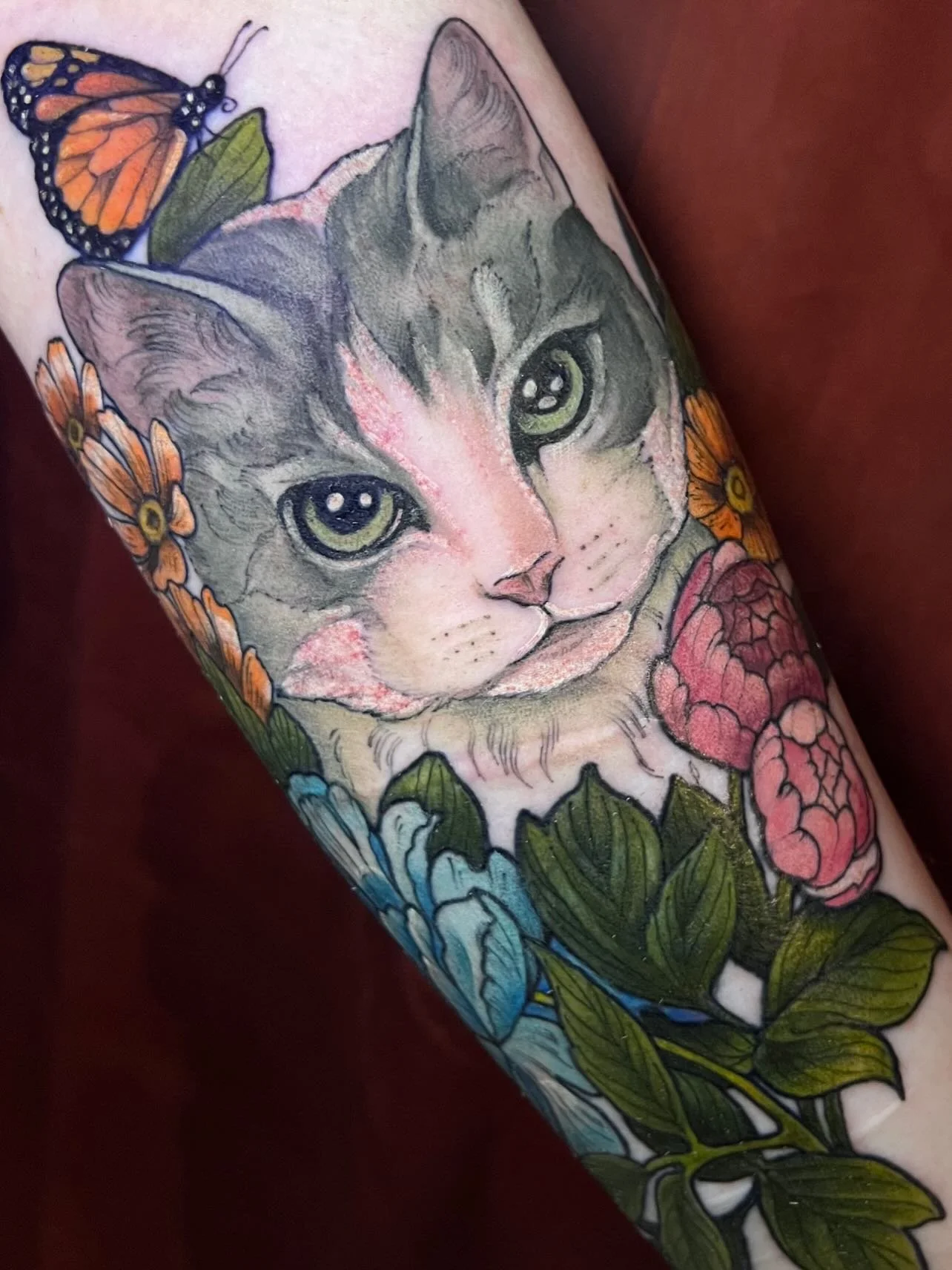 Spring colors, beloved pets. Imagery we love! 
#petportraittattoo #flowertattoo #rvatattoo #tattooart #neotradtattoo