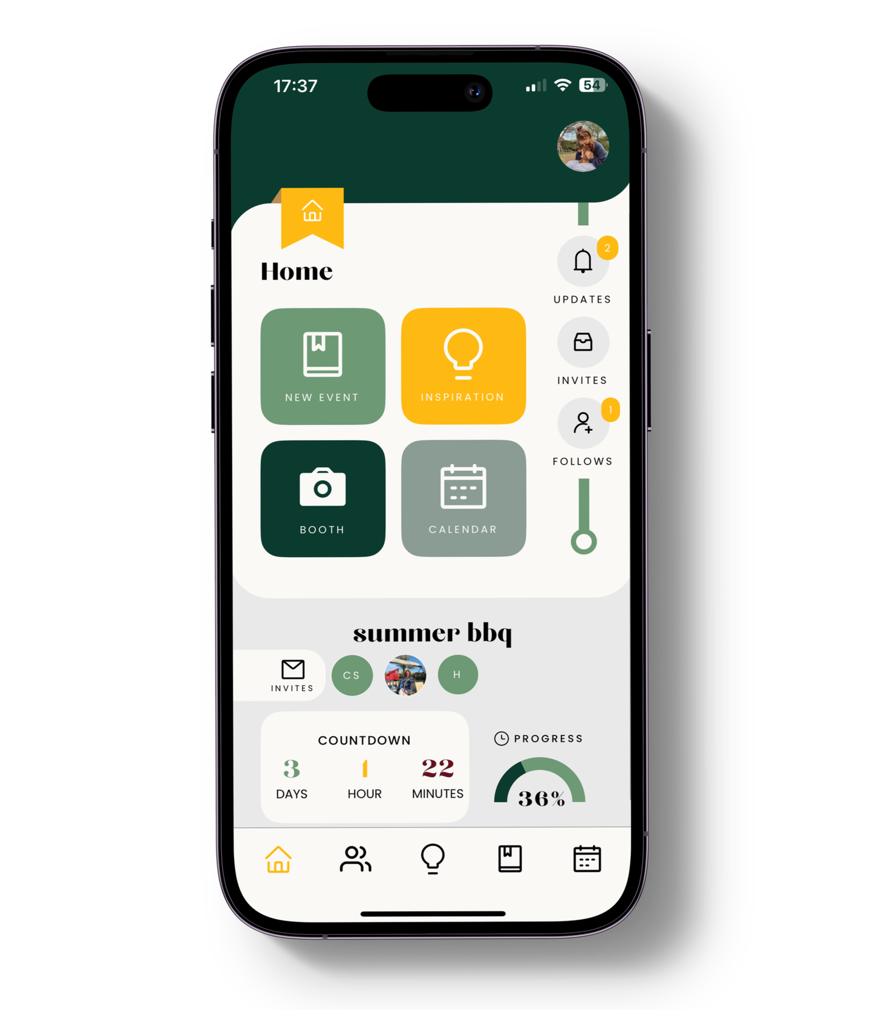 Screen of a mobile app with a green and white interface showing a countdown to an event, recent activities, and navigation icons.