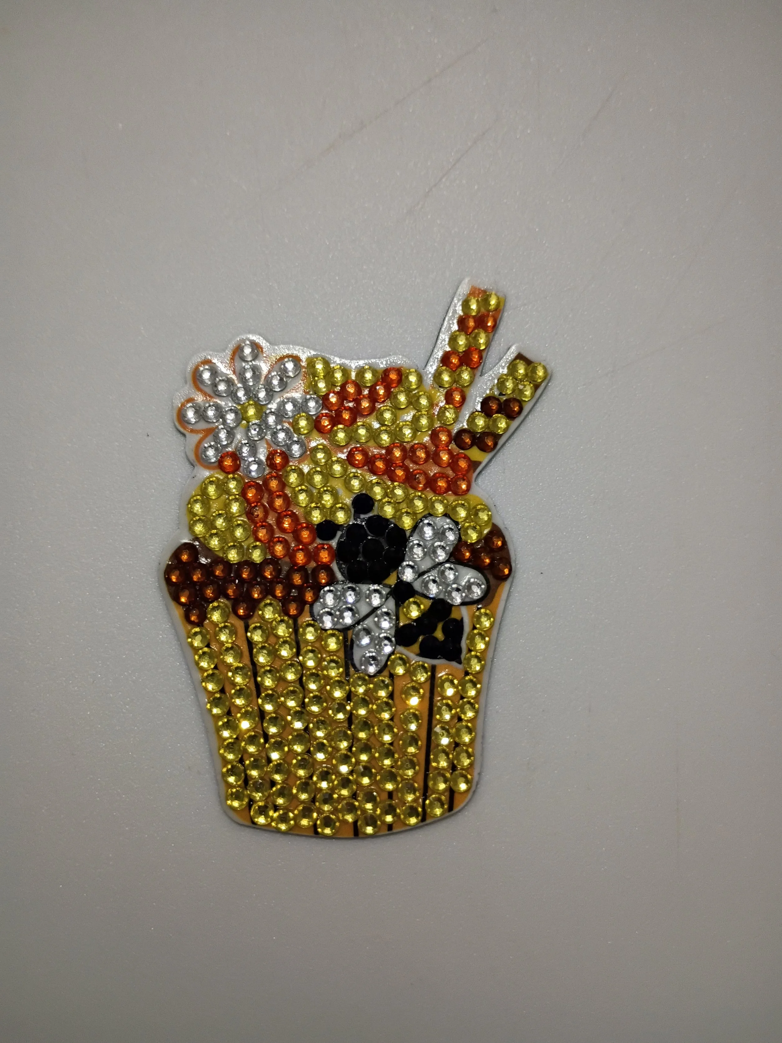 cupcake bee magnet