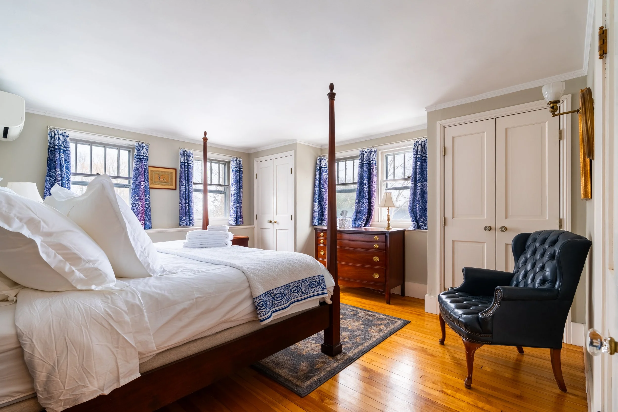 Three Sisters House-2.jpg