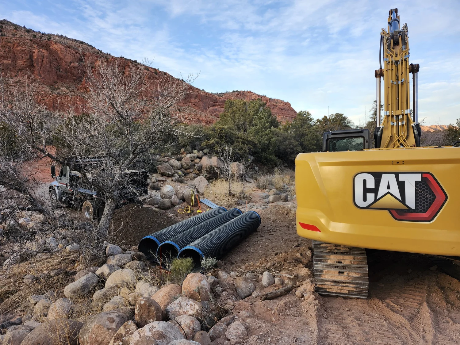 Artisan Group excavator and drainage pipe materials at an expansive Southern Utah site