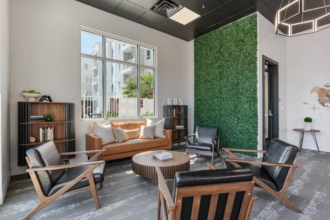 605 place-web-89_optimized_p1602599_1_photogallery.webp