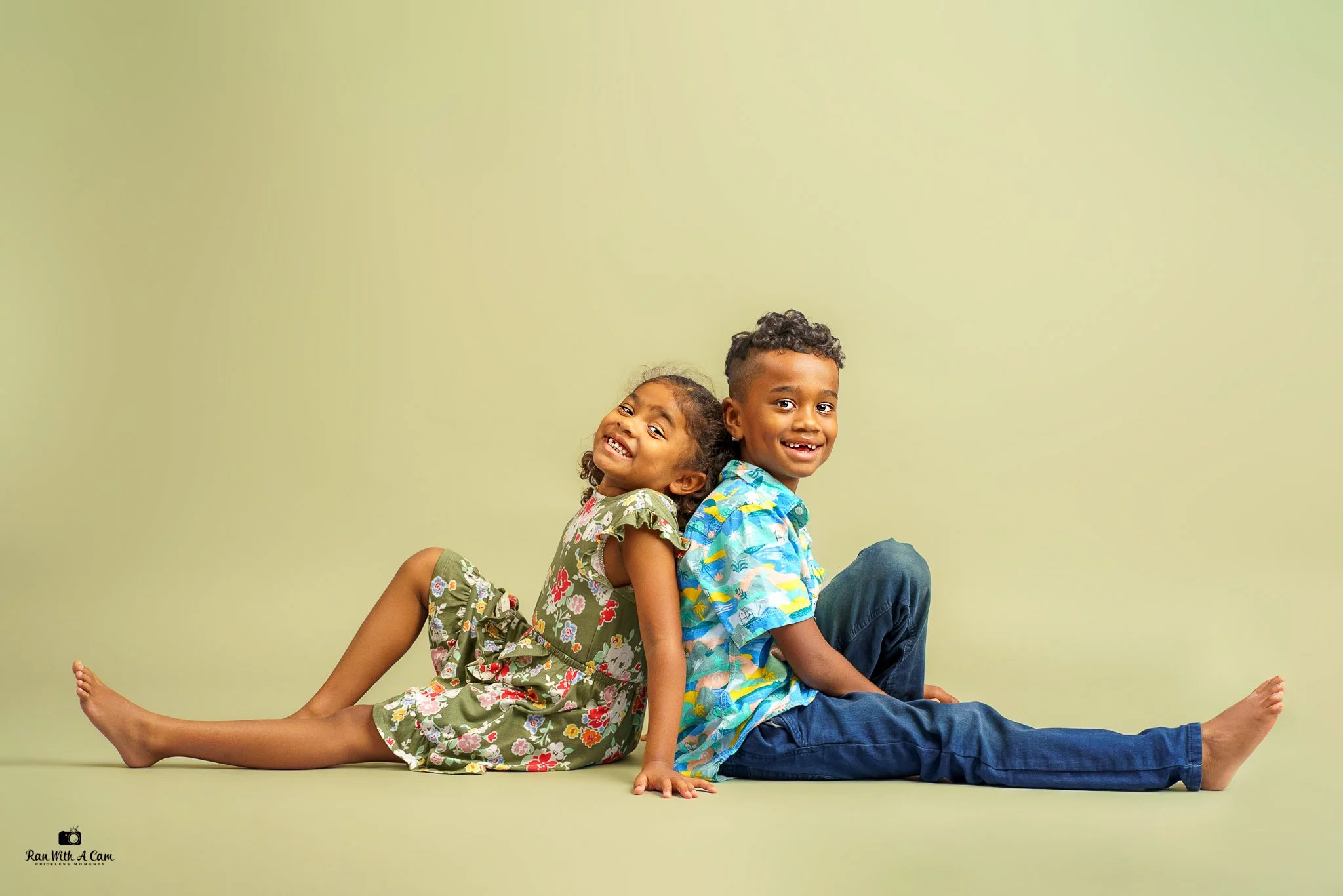 Children sibling portrait photography in Philadelphia by Ran With A Cam