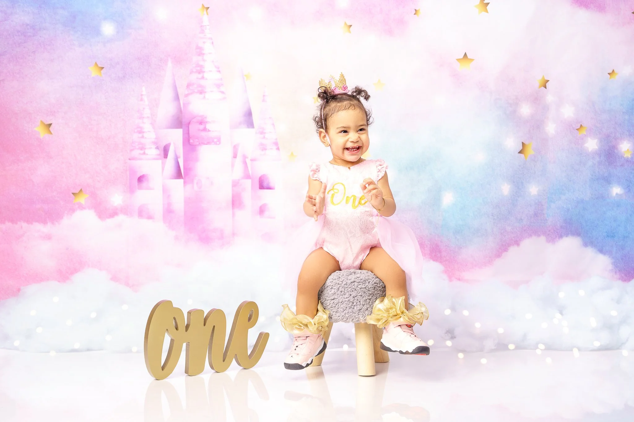 Baby milestone photoshoot in Philadelphia featuring one year old portrait by Ran With A Cam