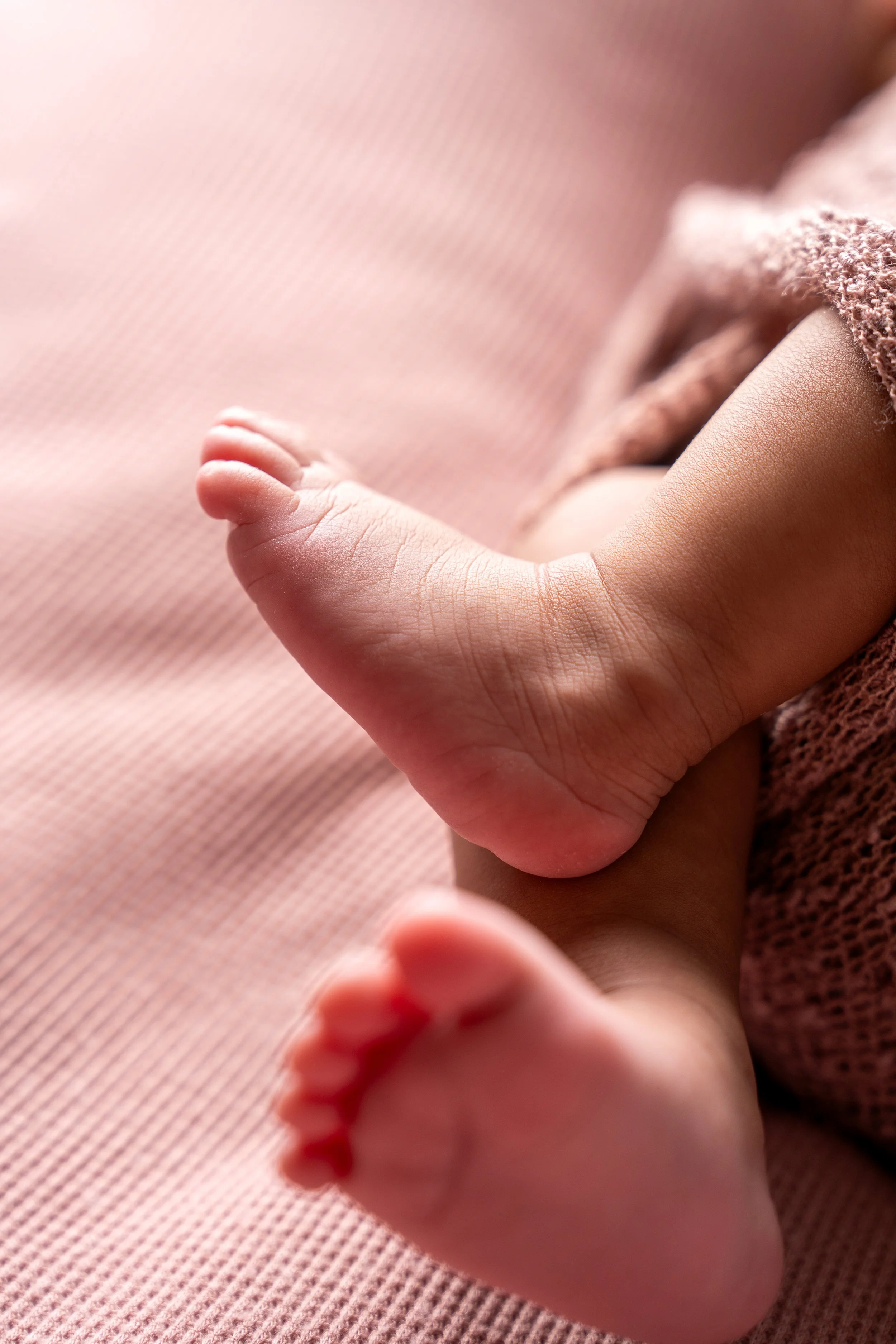 Newborn baby detail photography in Philadelphia by Ran With A Cam