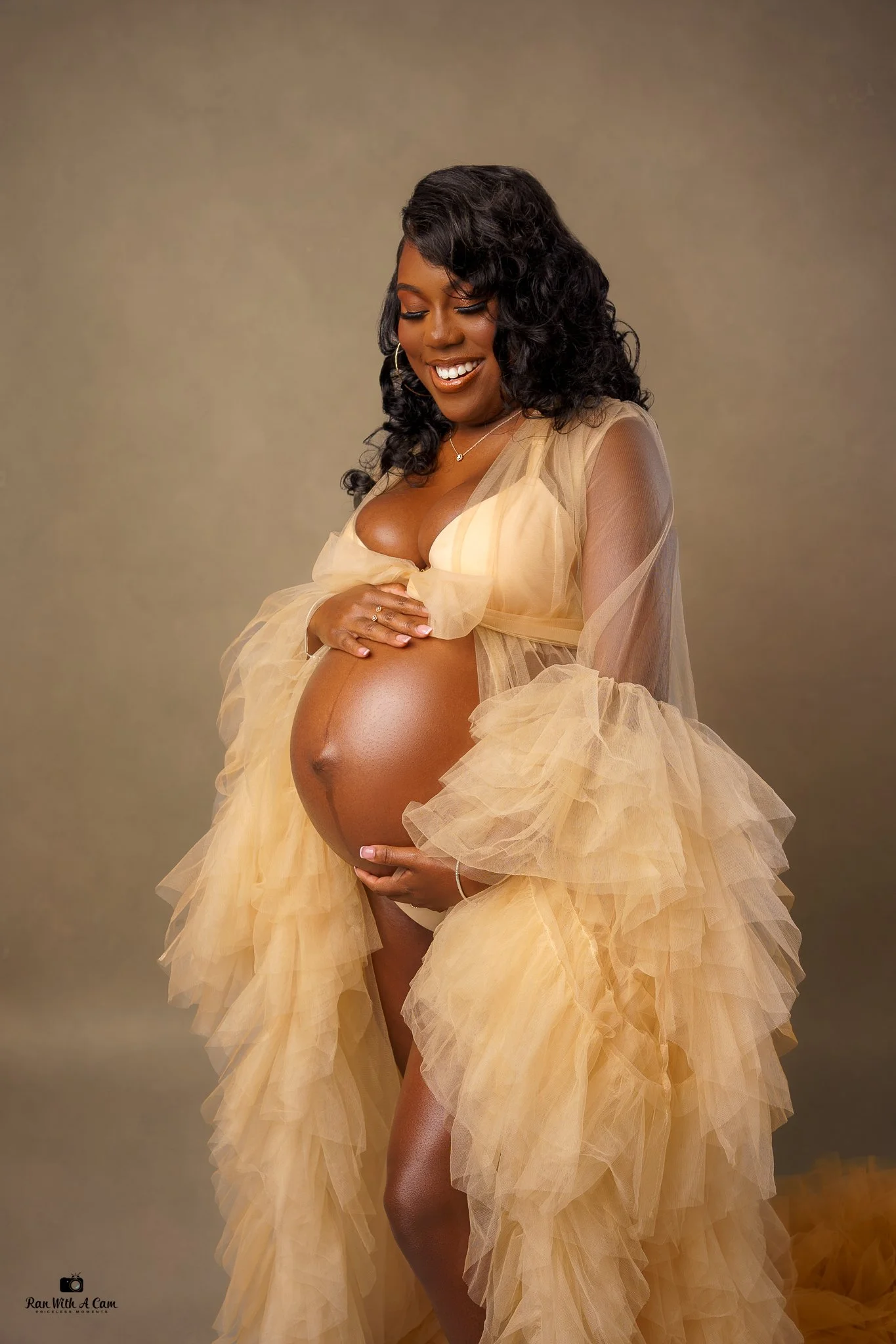 Philadelphia maternity photography session by Ran With A Cam