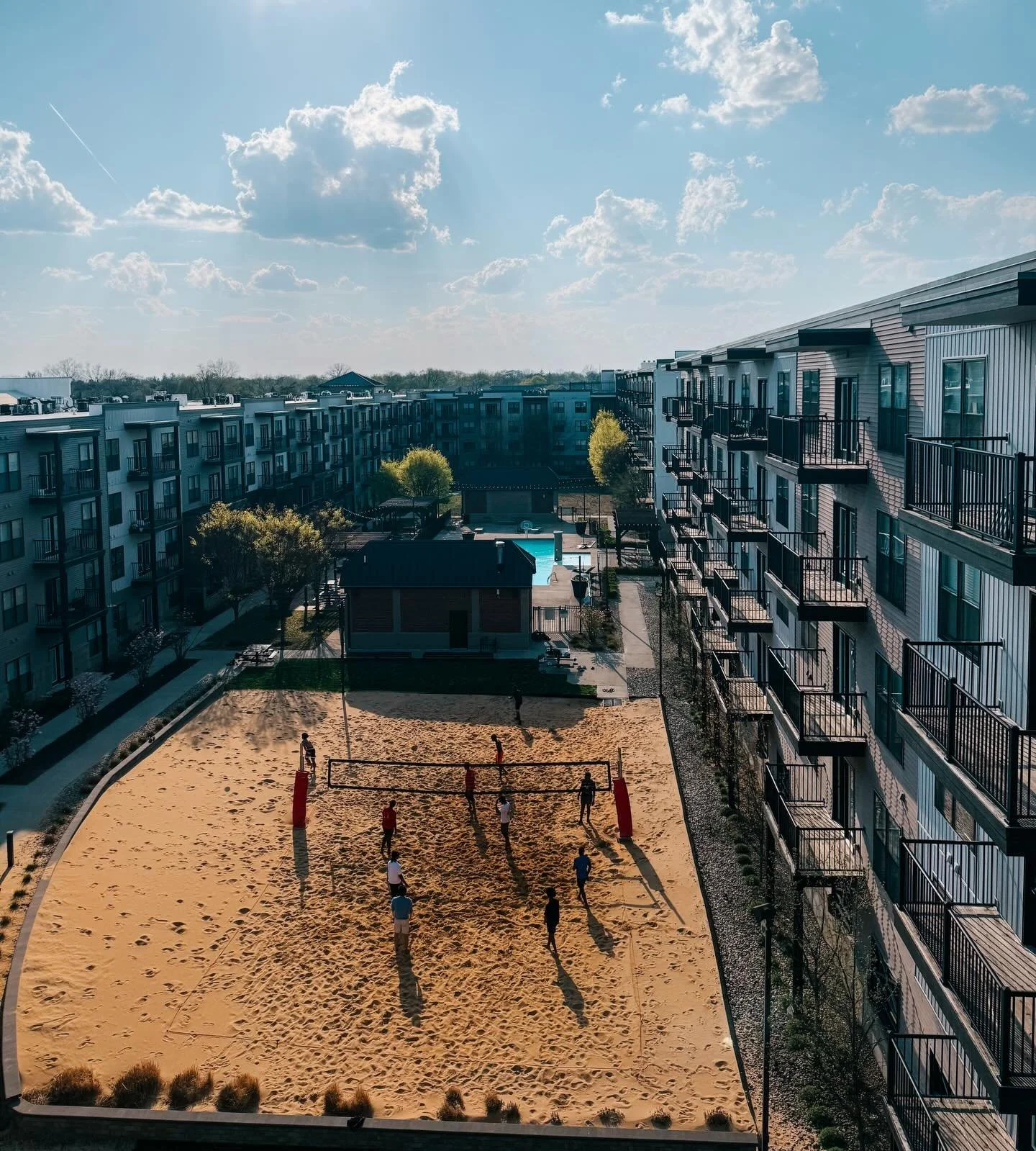 Summer loading&hellip; ☀️🏐

Views from one of our amazing sundecks 😍 Come see it for yourself! 

#614 #studenthousing #columbus #columbusohio