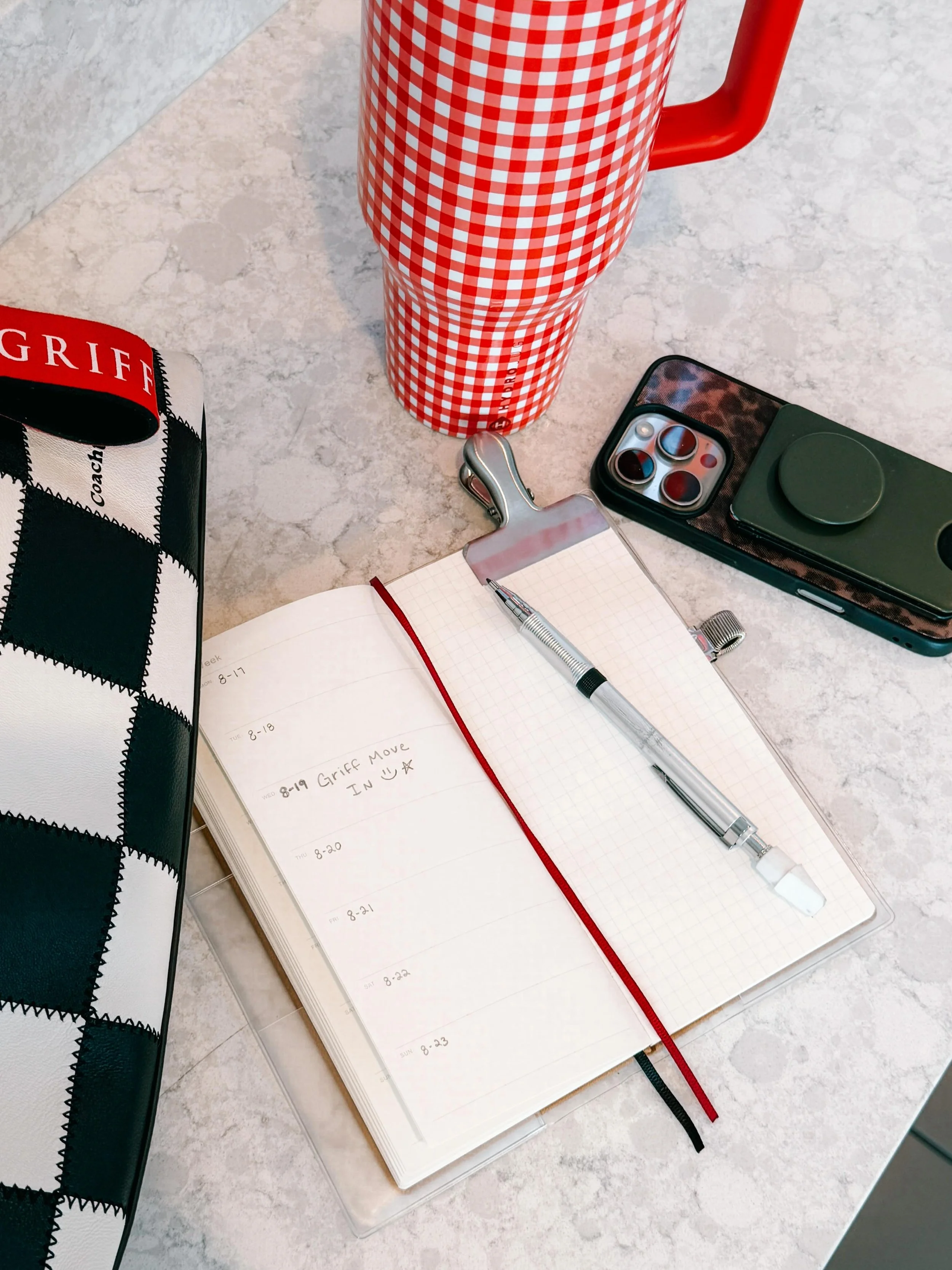 We know you have your move-in plans figured out&hellip; but do your friends? 👀🤭

Send this post to your last-minute besties 🫶📲 We still have a few spots left for August move-ins 🏡 and even some early move-in options 👏✨

Don&rsquo;t get caught s