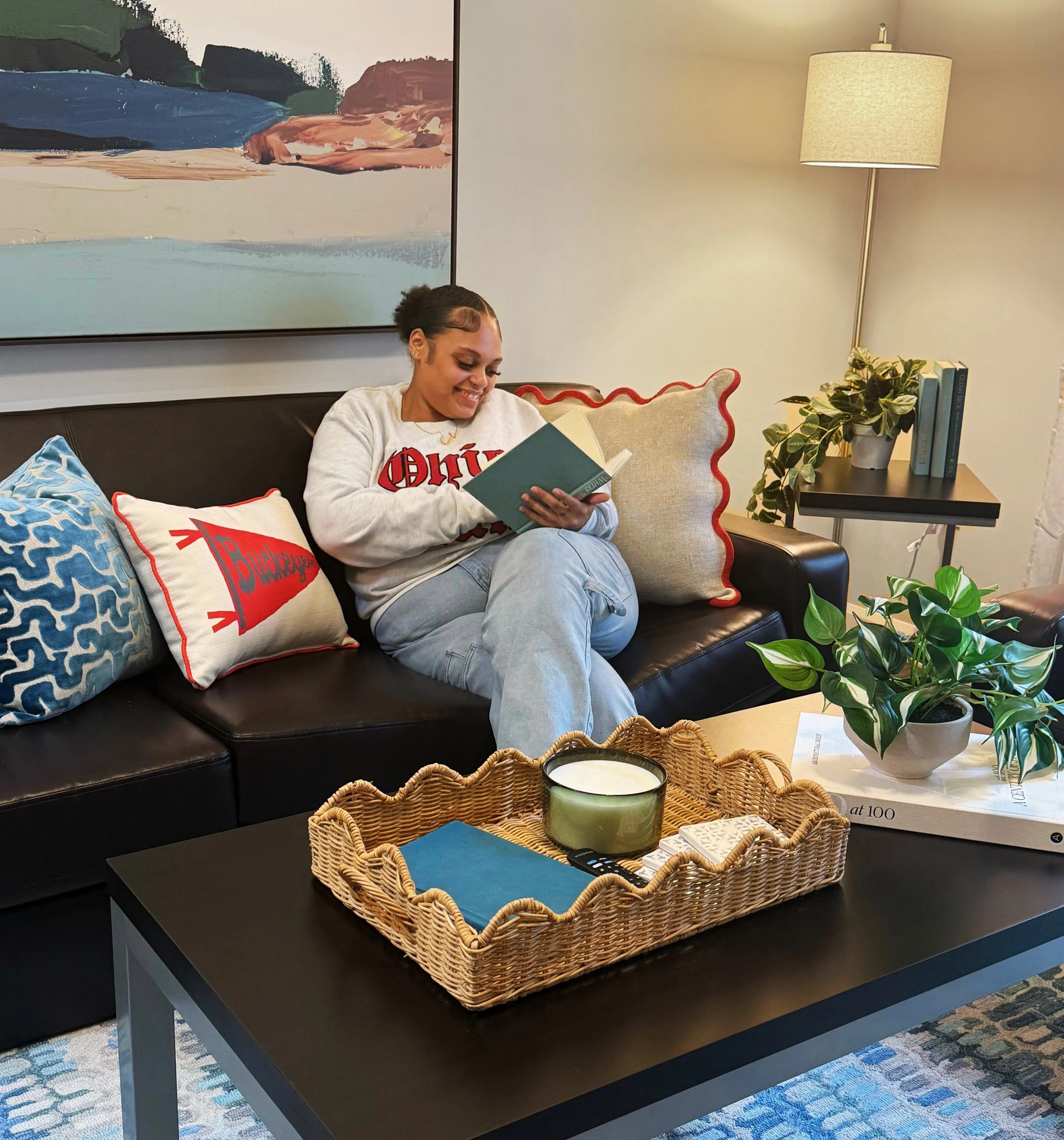 Settling in never looked this good 🏡

Meet Jaelyn, one of our leasing consultants, getting some quiet reading time in one of The Griff&rsquo;s decorated models &mdash; feel free to steal this as decor inspo for your own move-in day.

Speaking of whi