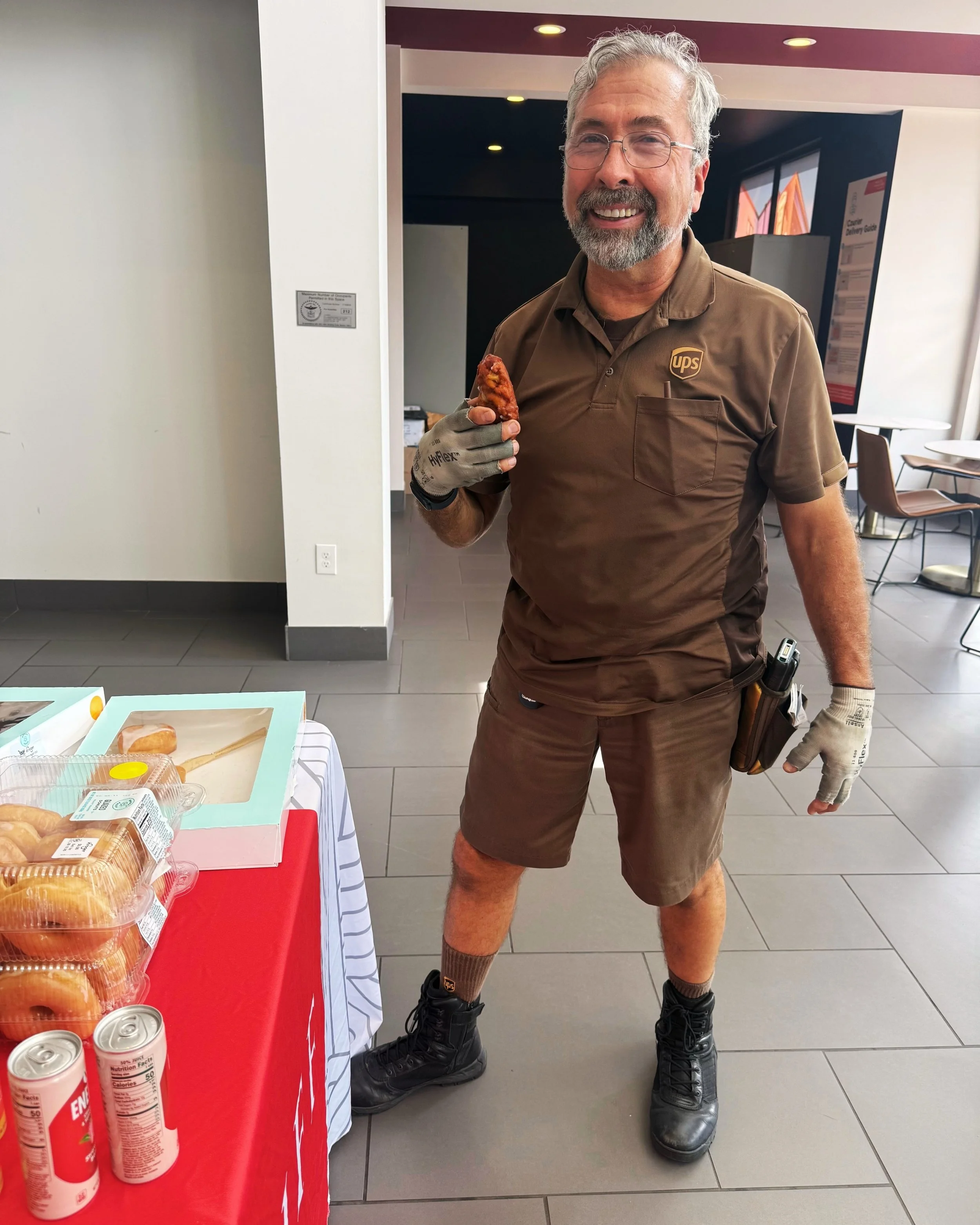 Delivery Driver Appreciation Day @ The Griff!! 🚗📦

With all the move-in deliveries lately, our drivers have been working overtime to keep our residents stocked up and settled in. So today we set up a little breakfast station in the lobby, bagels, d
