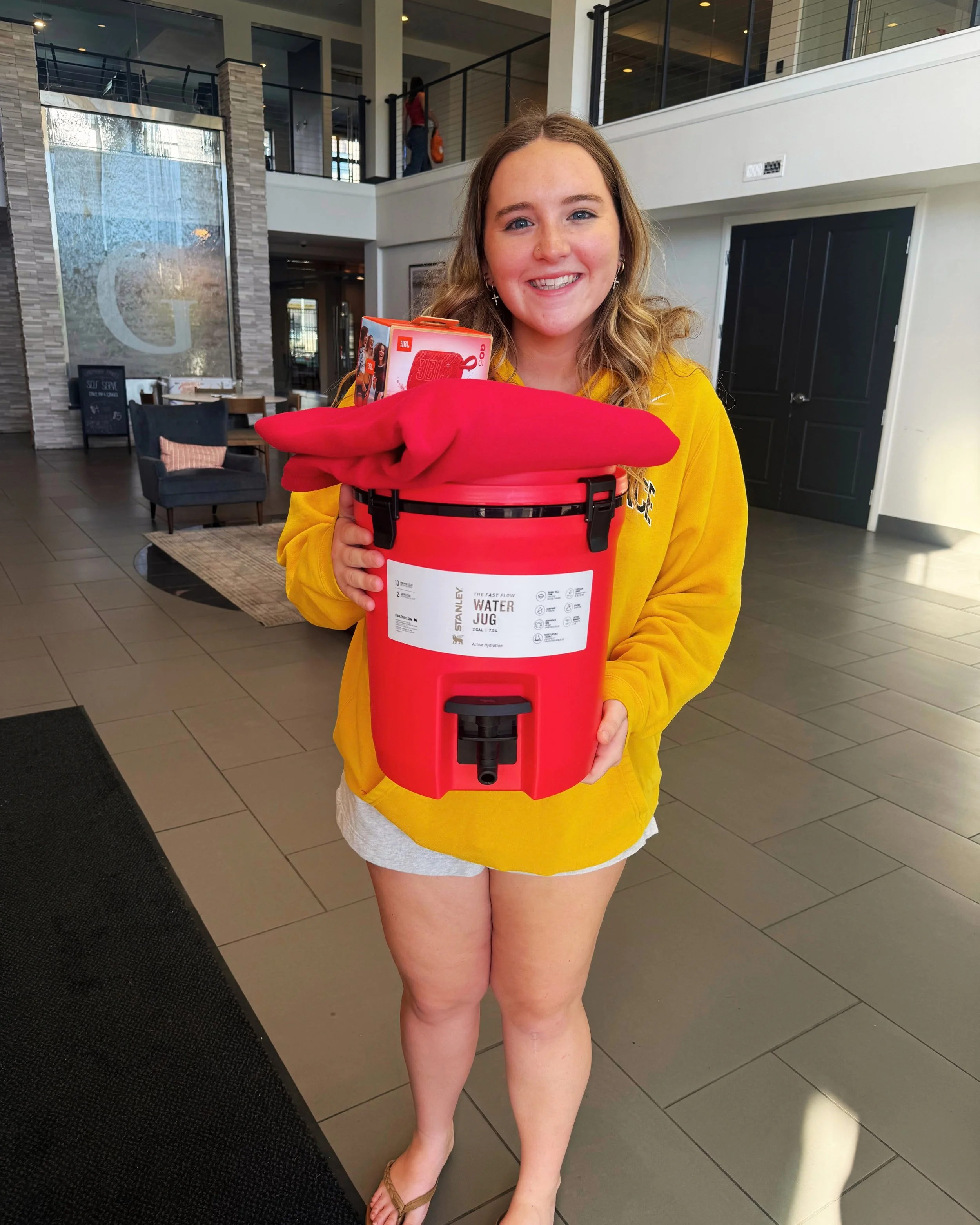 Giveaway winners 🎉🔴

Congrats to Dariya for taking home the AirPods Pro, Rosali for winning our game day giveaway (Stanley jug, JBL speaker, and a Capsule Collective crewneck), and Audrey for winning one of our $25 gift cards.

Thank you to everyon