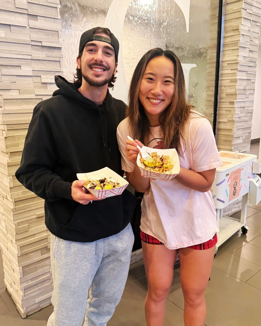 Caramel Apple Boats @ The Griff 🍎🍂

What a sweet night! Thank you to everyone who came out and built their perfect apple boat with us, and a huge thank you to @nautiapples for bringing all the flavor.

And if you&rsquo;re not a resident yet... what