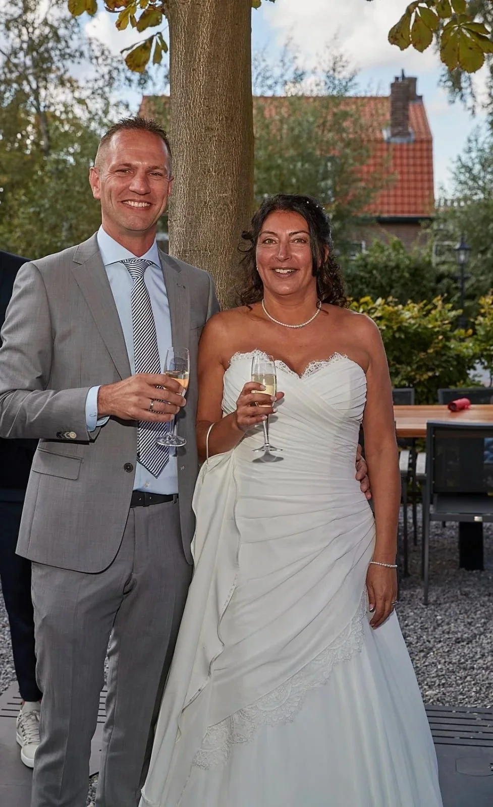Bruidspaar na de huwelijksceremonie door Moments en Events By Kim