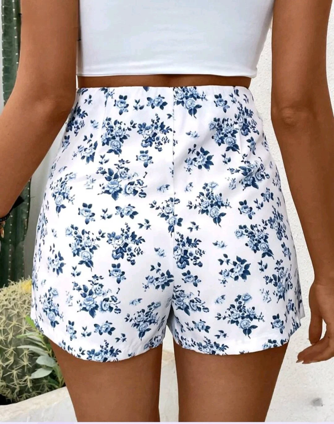 bluewhiteskort3.jpg