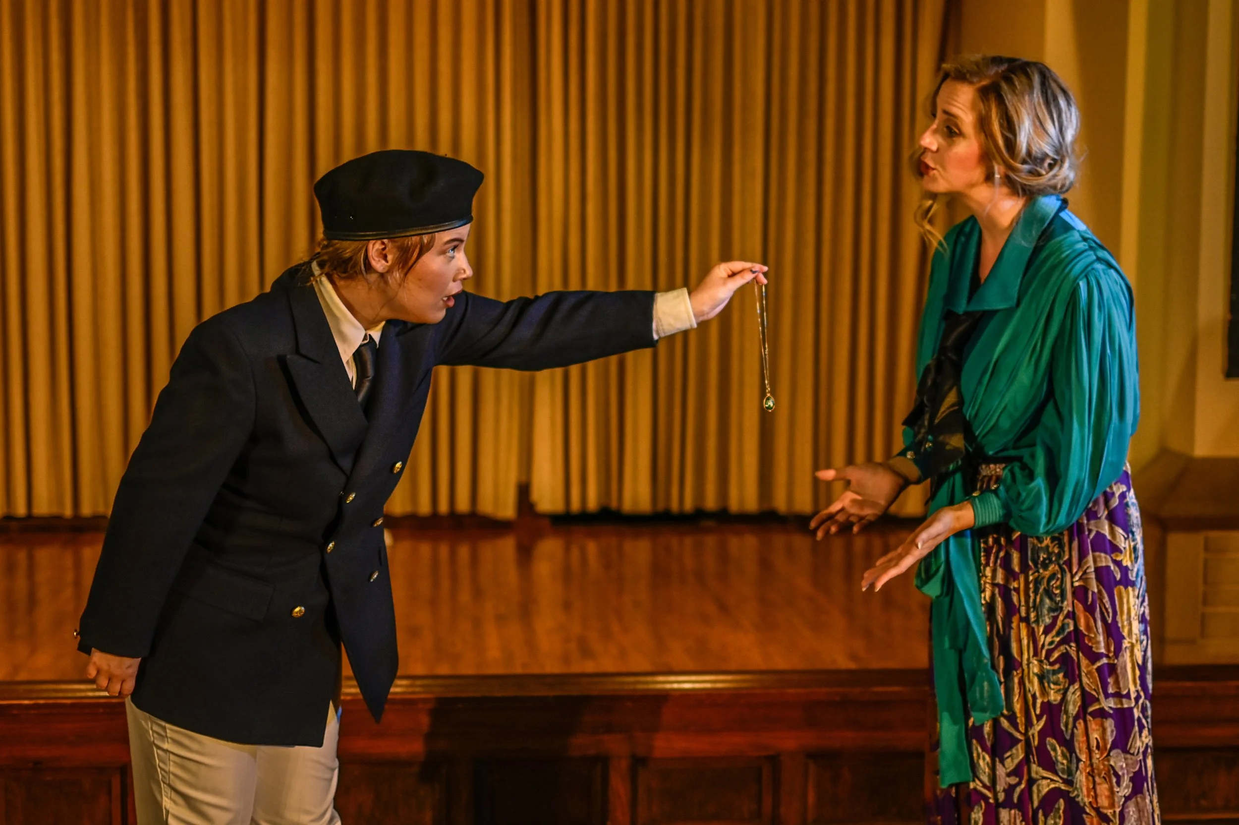 Ashe Baileigh as Viola and Lydia Gray as Olivia