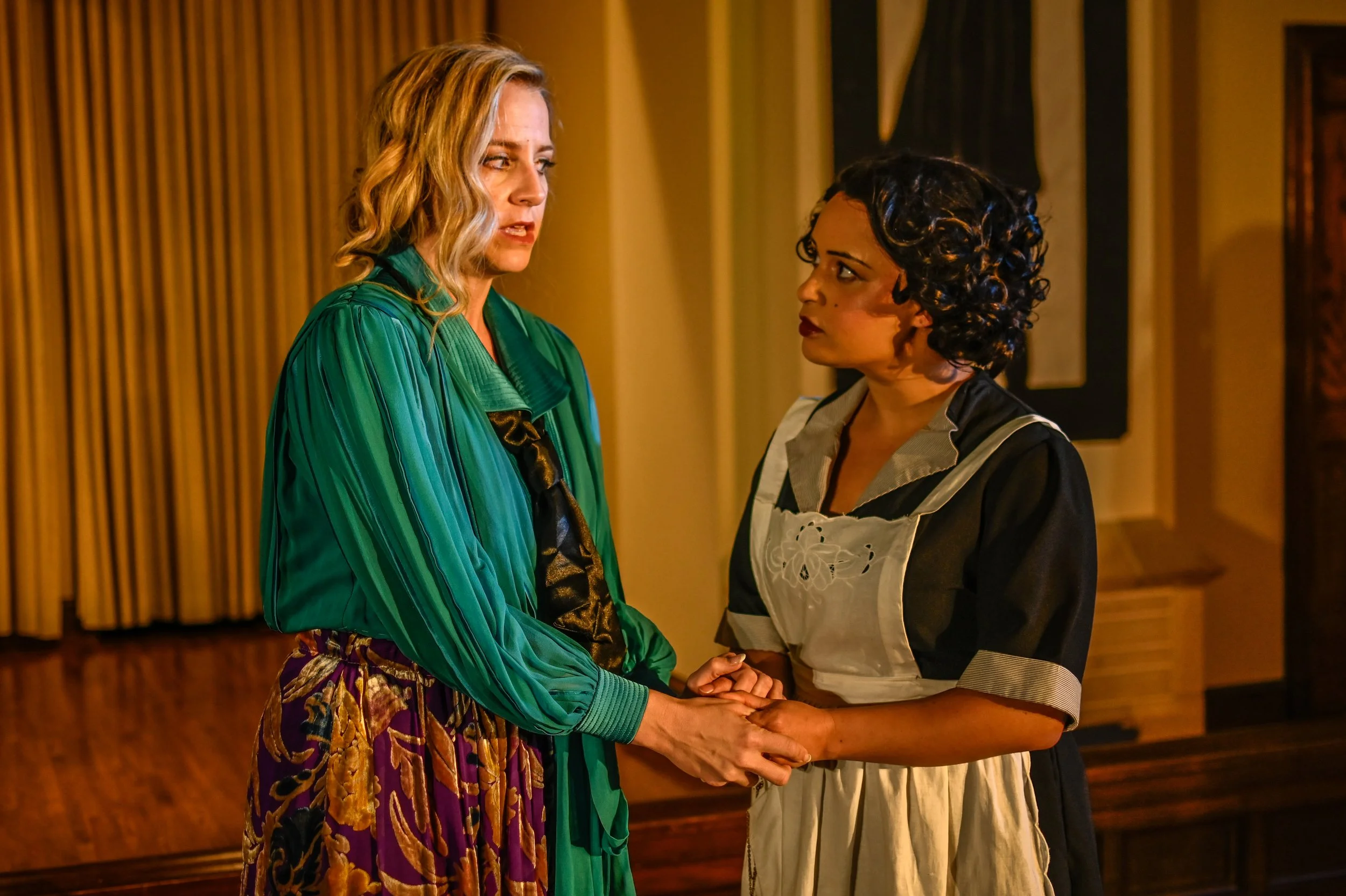Lydia Gray as Olivia and Anna Joie as Maria