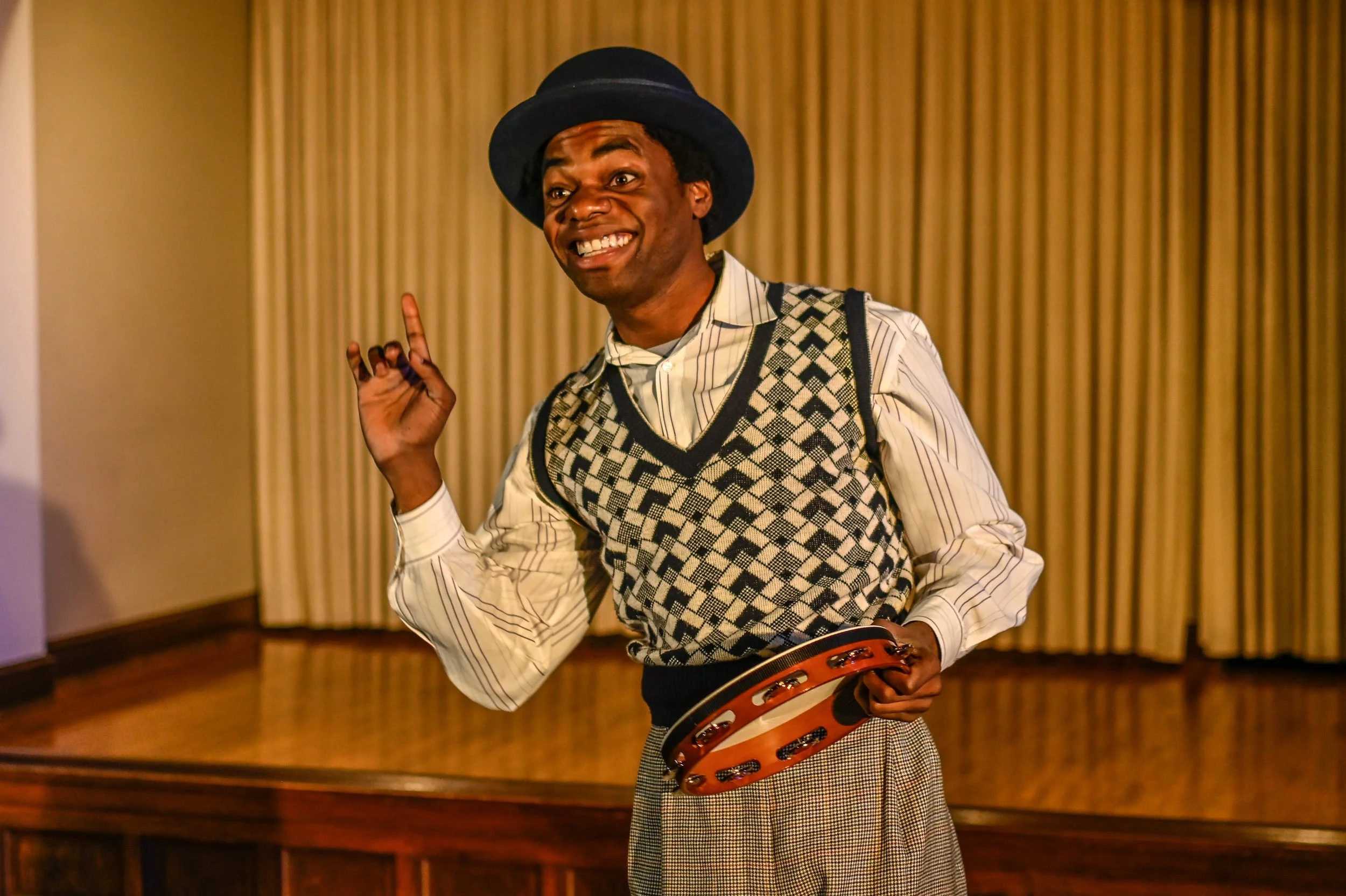 Josiah Parks as Feste
