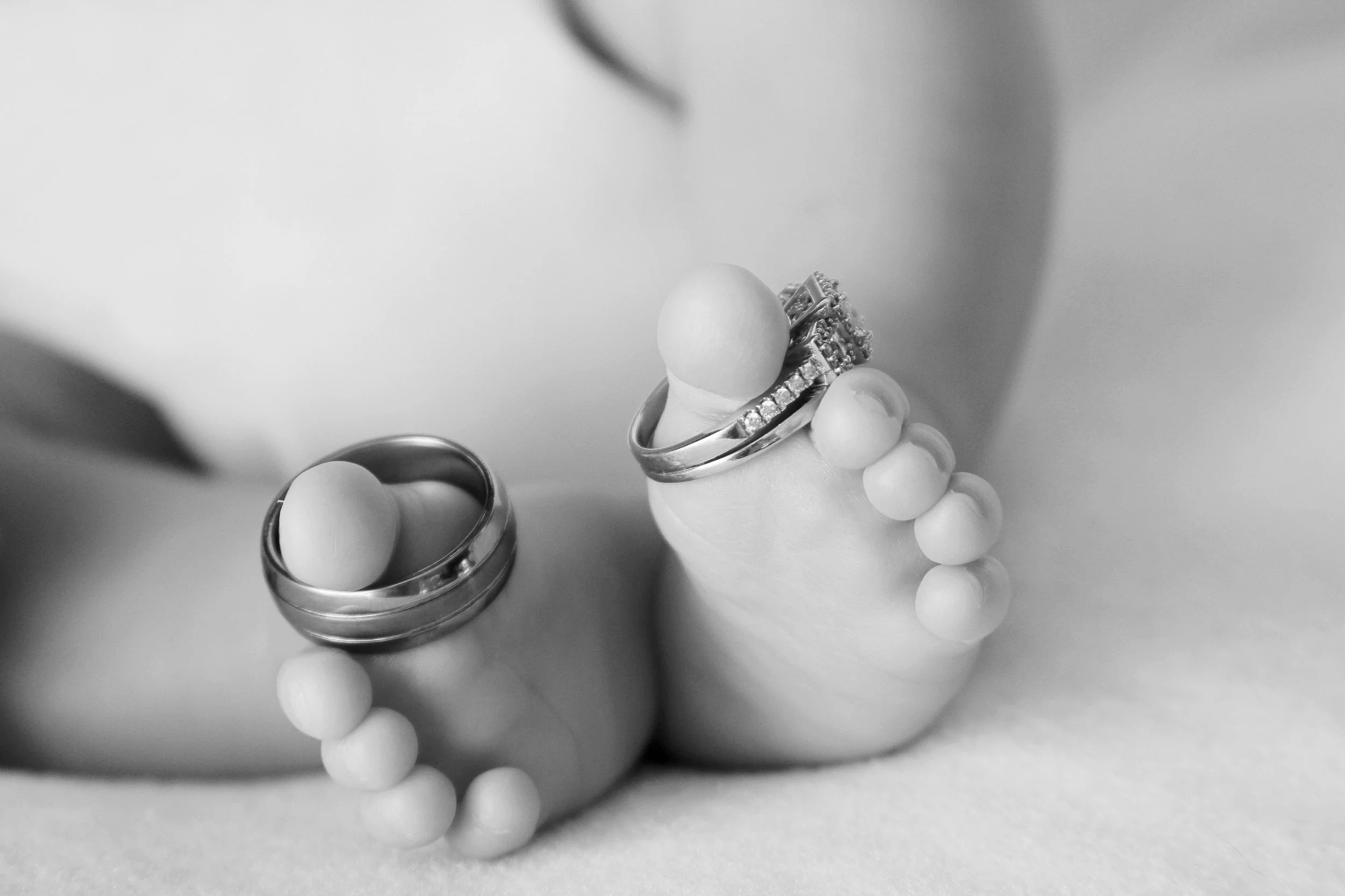 Newborn Photographer Newborn Maternity and Family Photography (11)bw.jpg