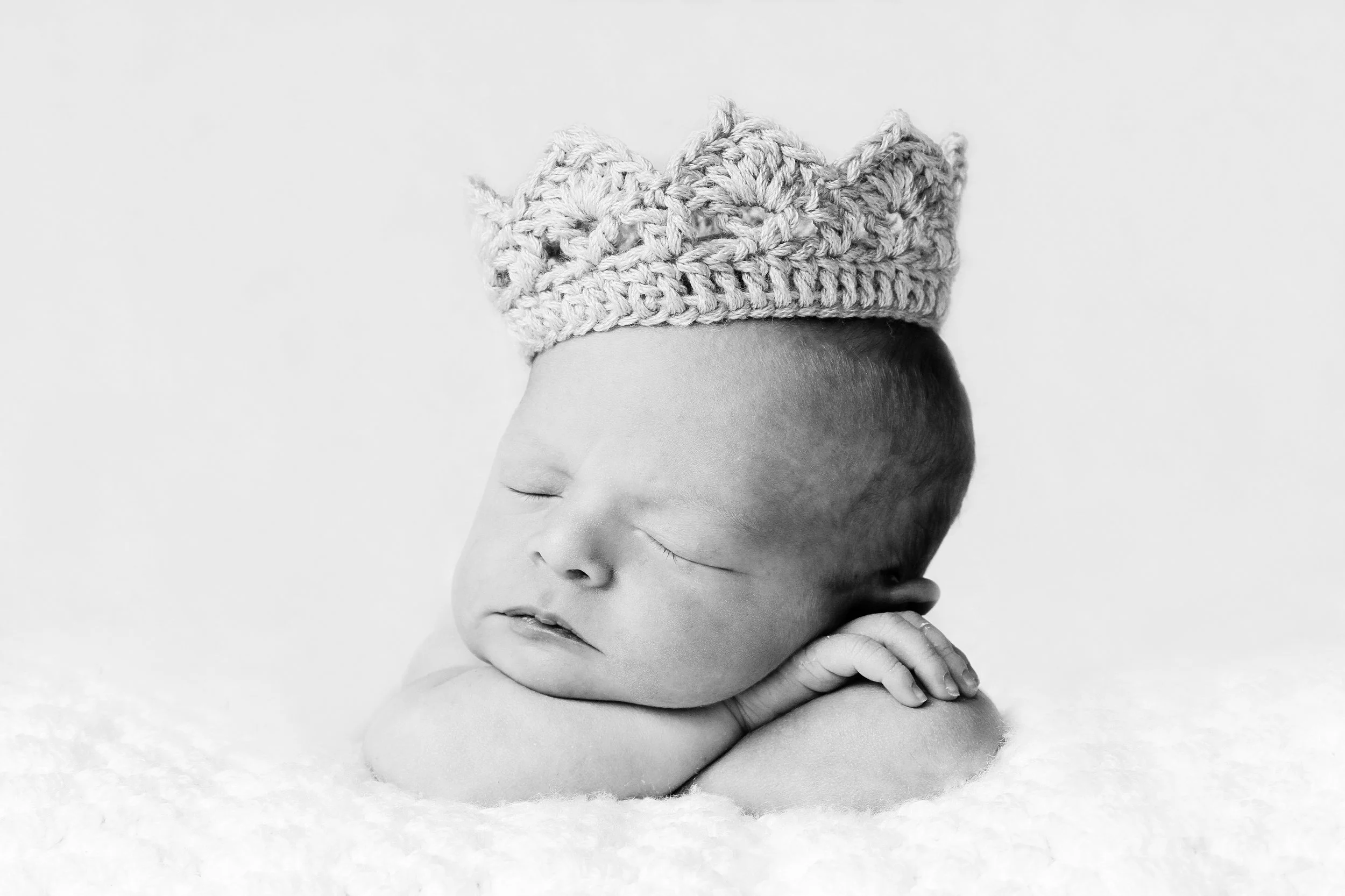 Newborn Photographer Newborn Maternity and Family Photography (12)bw.jpg