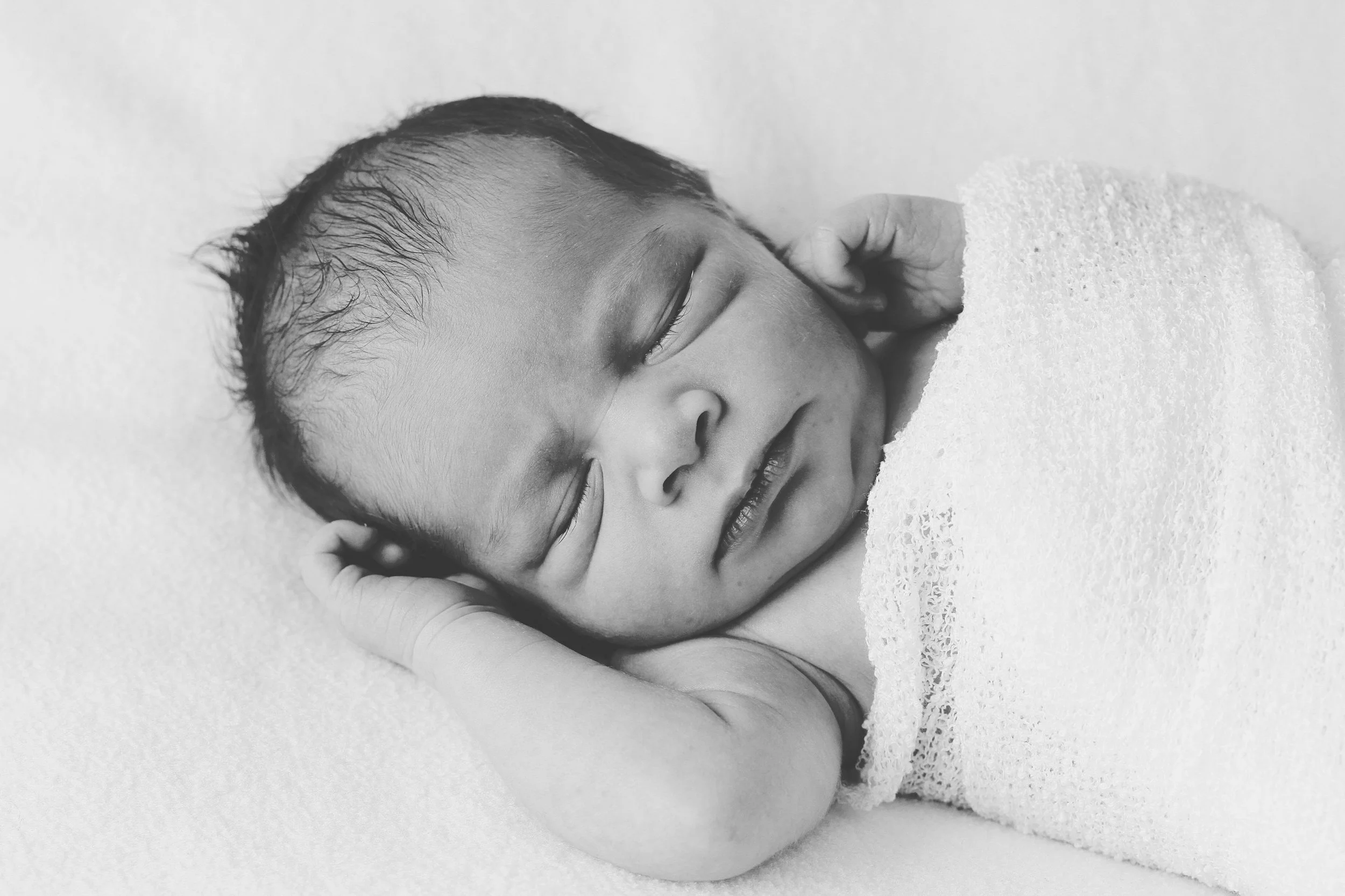 Newborn Photographer Newborn Maternity and Family Photography (13)bw.jpg