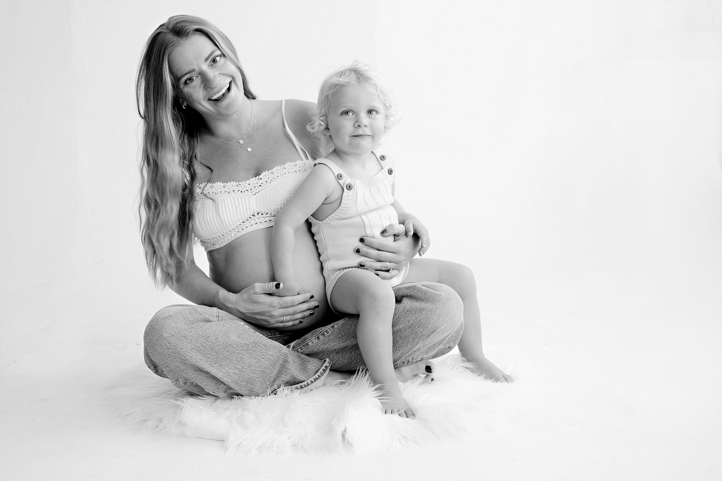 Newborn Photographer Newborn Maternity and Family Photography (28)bw.jpg