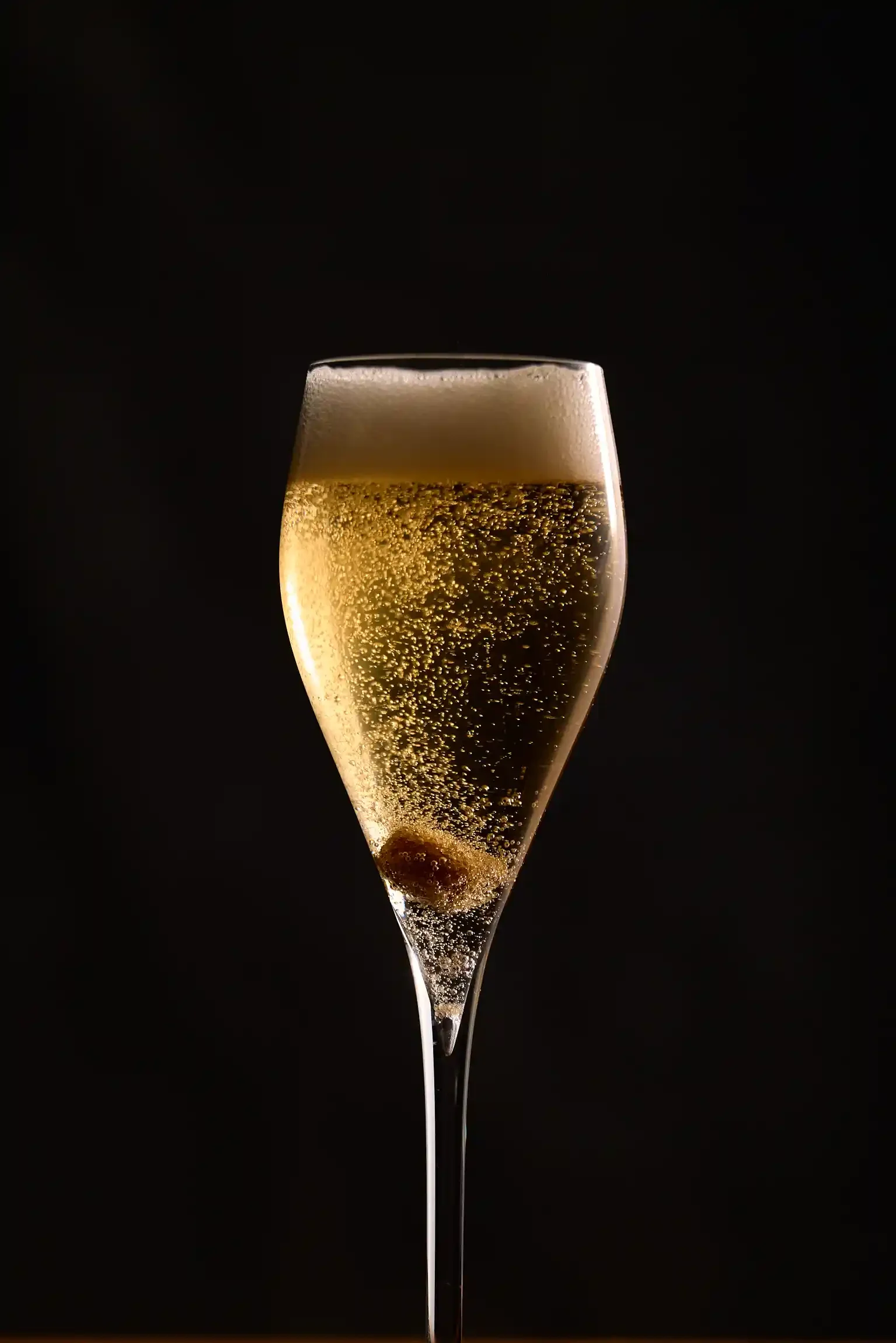 champagne-cocktail-1220-0107.webp