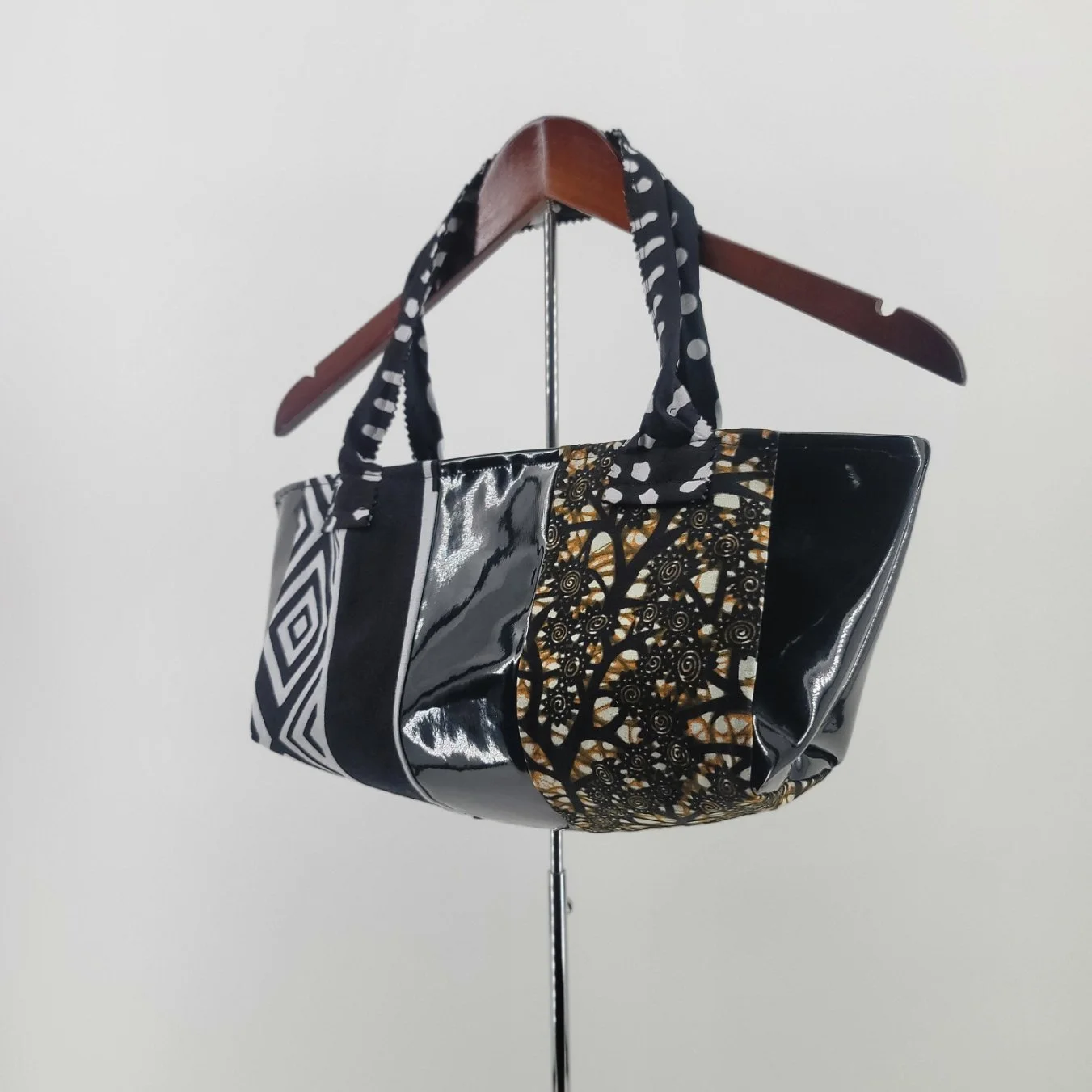 Vibez small box to bucket tote - patent leather