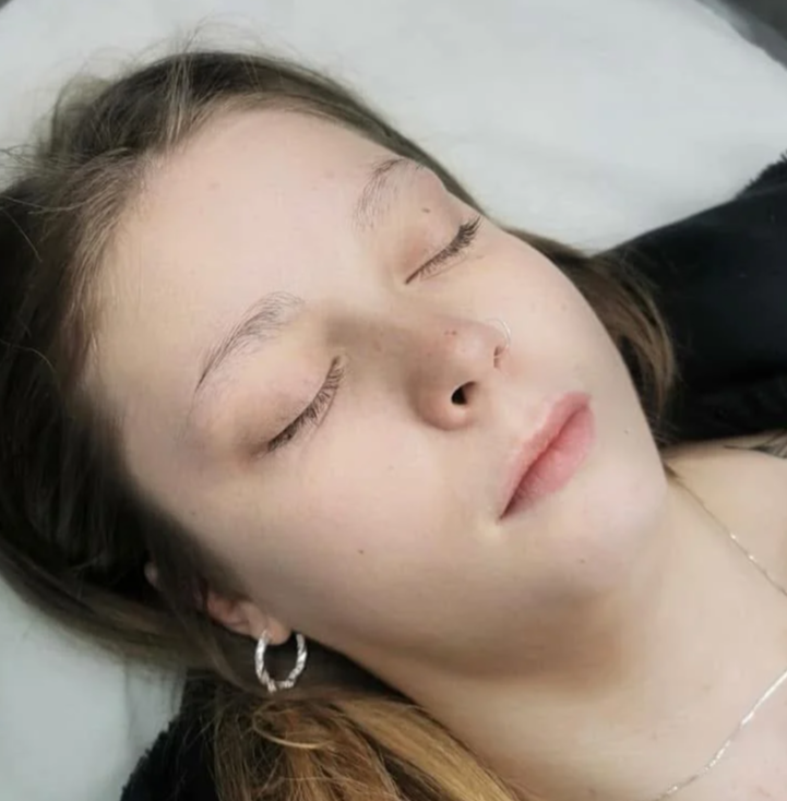 Before powder ombre brows