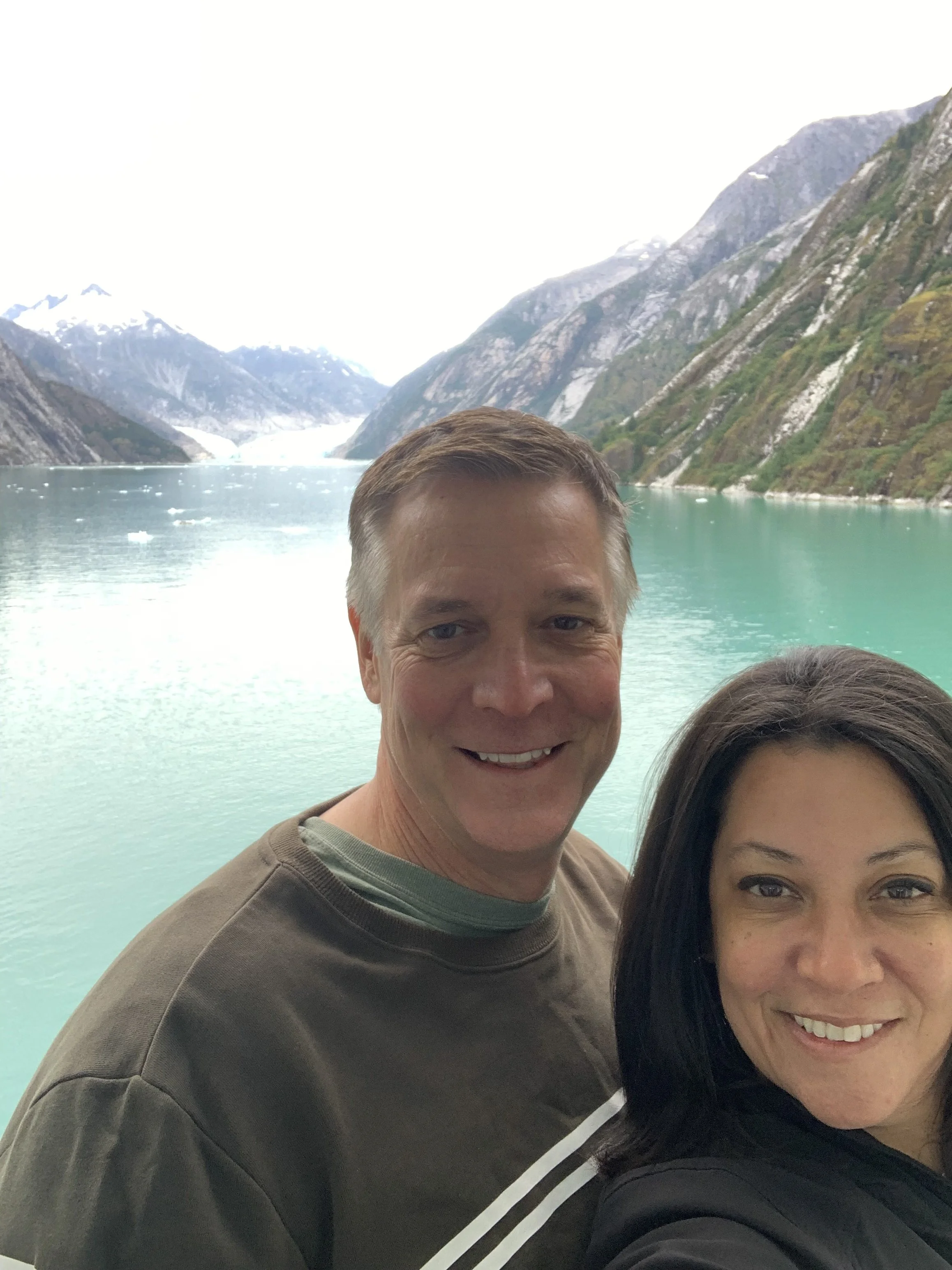 alaska-cruise-travelers-scenic-glacier-destination