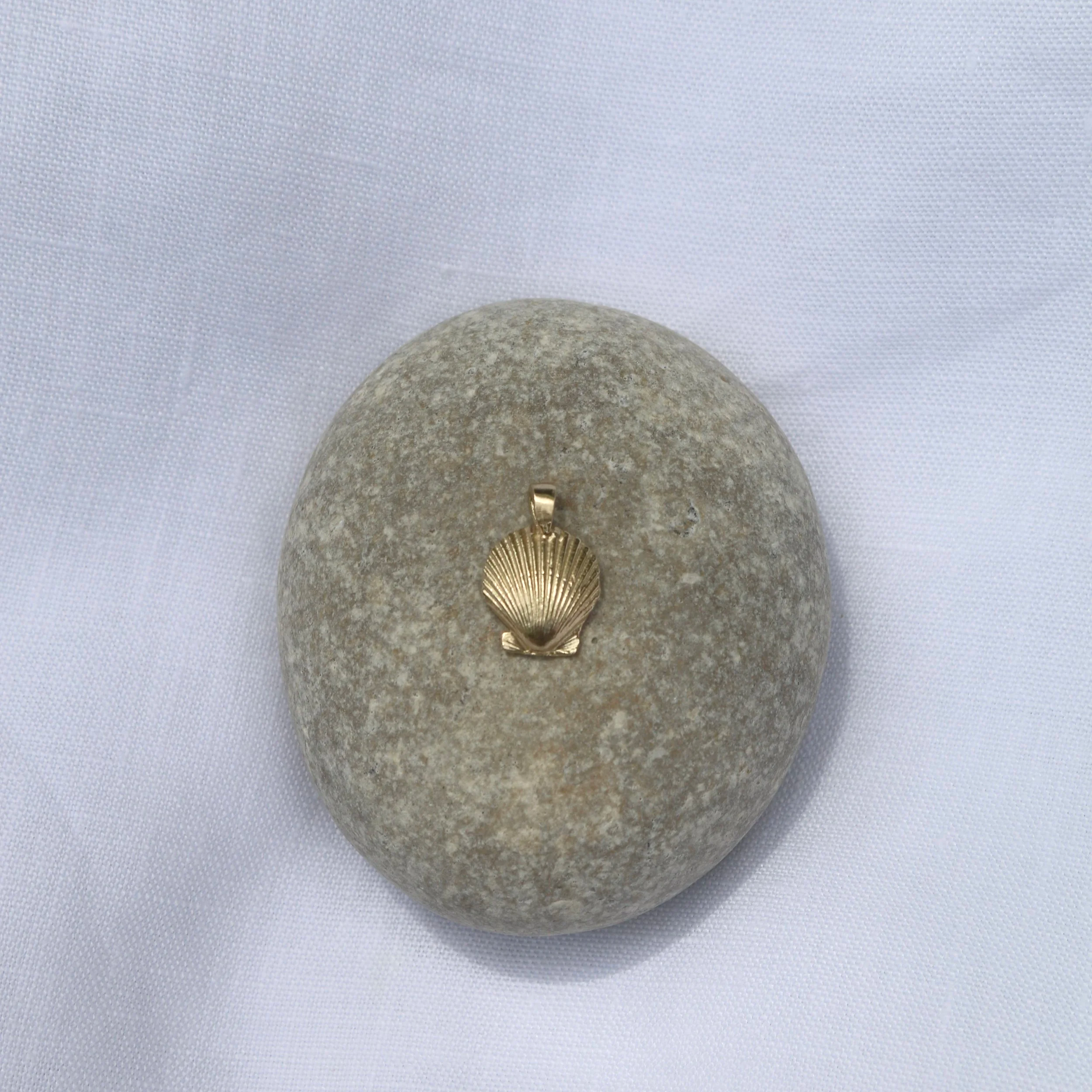 Atlantic Bay Scallop - 14k solid gold - *pendant only*