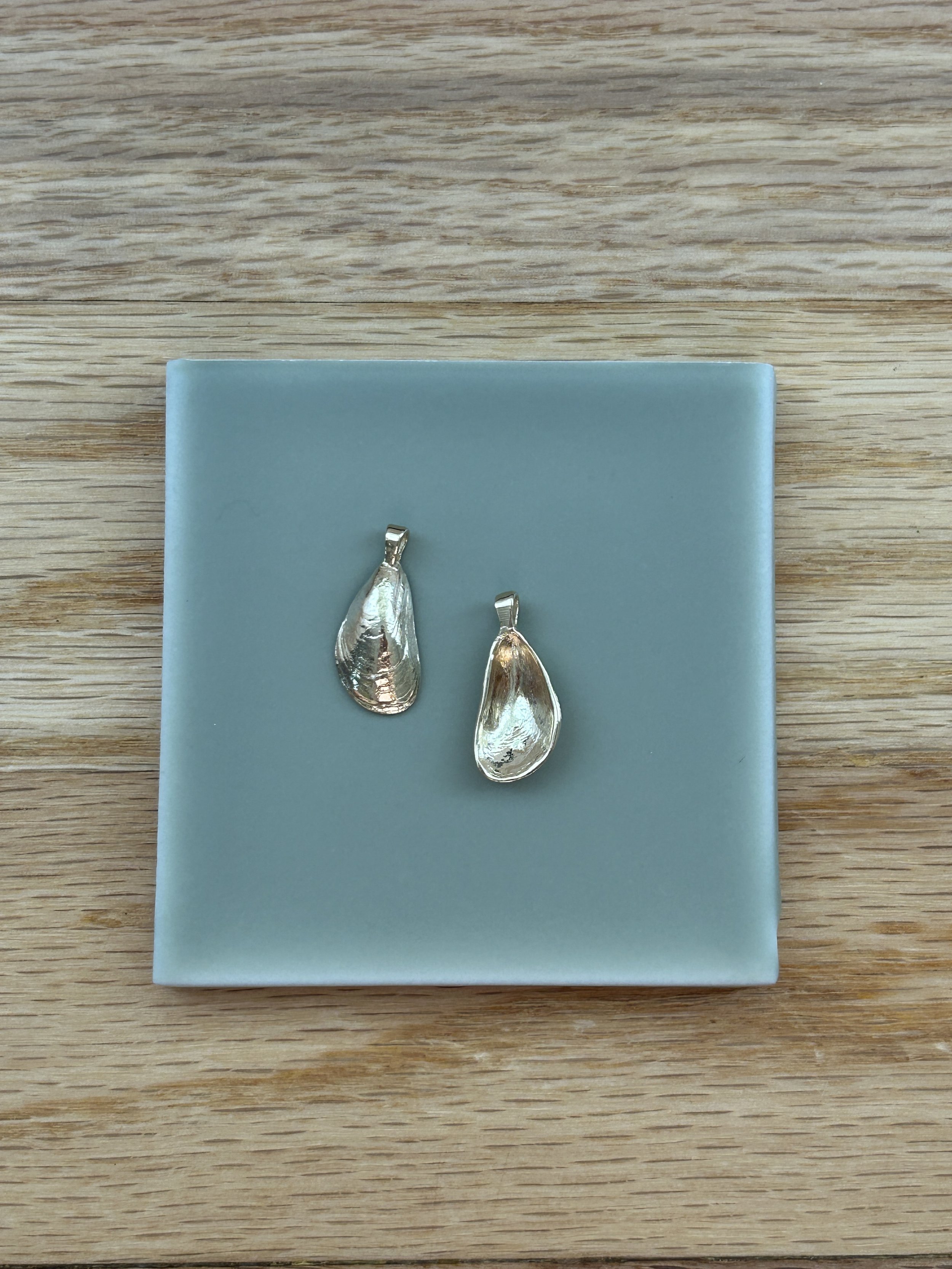 Blue Mussel - 14k solid gold - *pendant only*