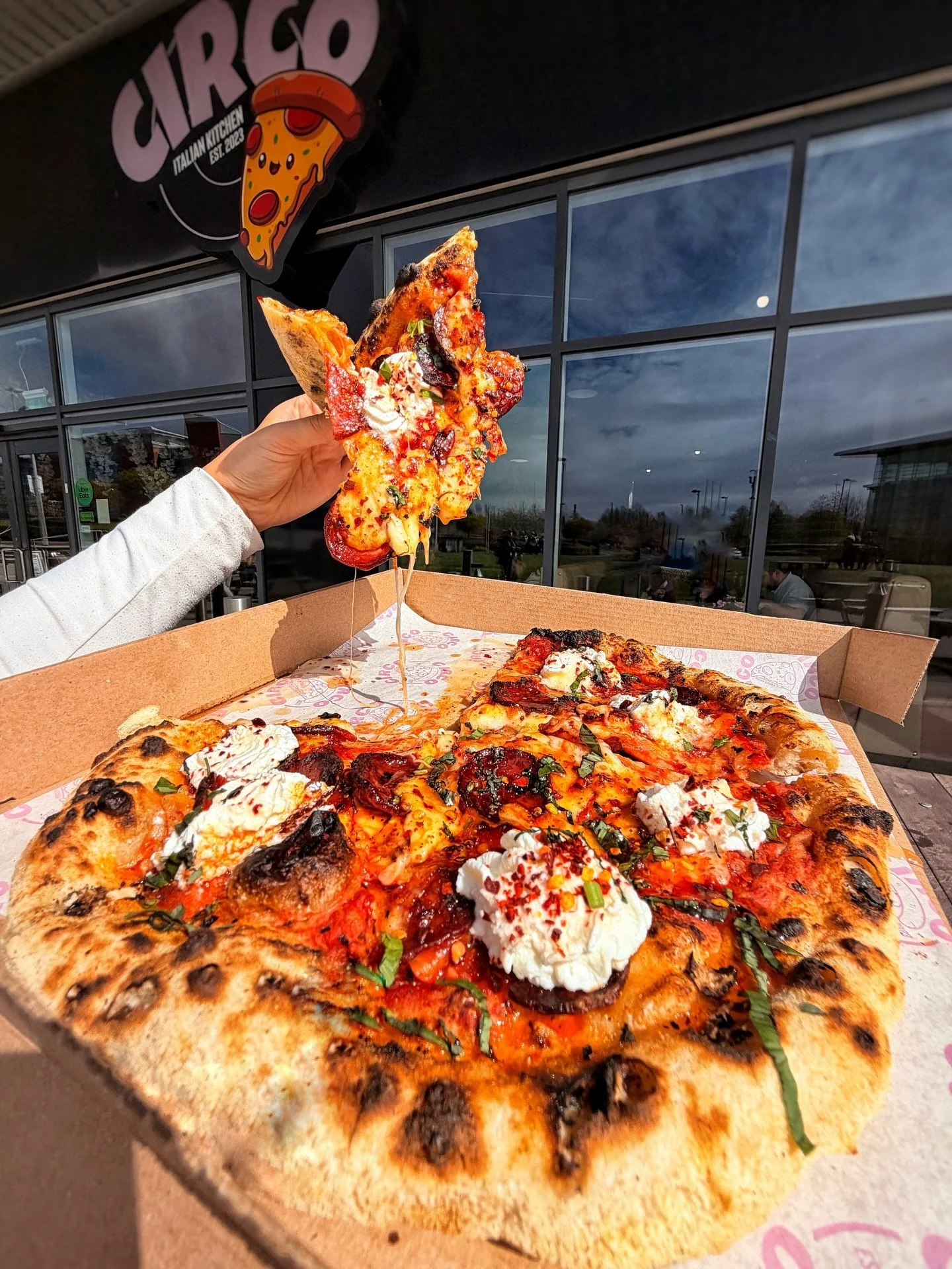 YOUR WEEKEND FLAVOUR FIX👀😍

Meet OH HONEY&rsquo; 🍯🌶️ 

A favourite here at Circo&hellip;
Neapolitan style pizza. San Marzano tomato base. Fior Di latte mozzarella cheese. Signature HOT honey. Pepperoni. Ricotta cheese. Chilli flakes.🍕

Join us f